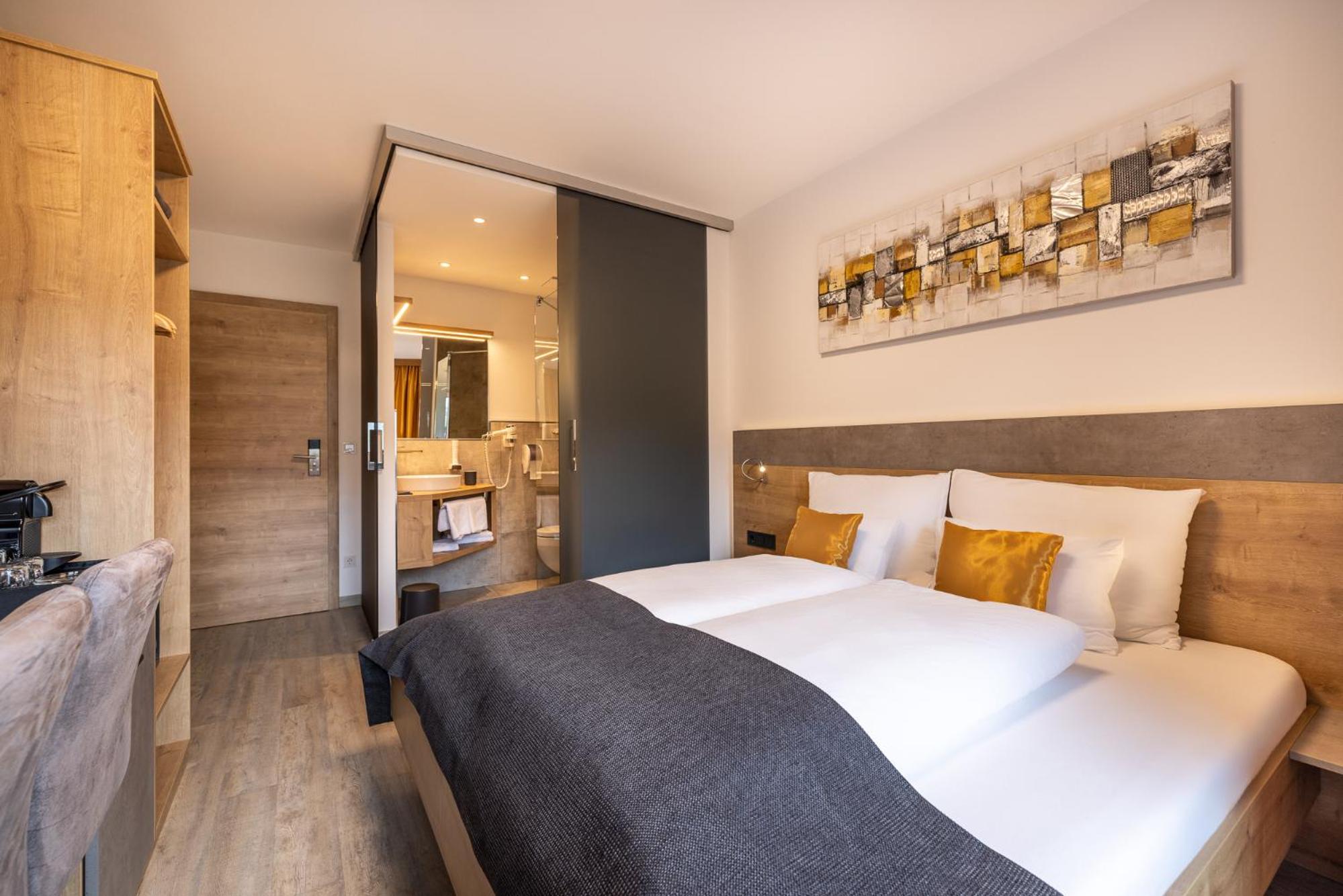 Kleines Deluxe Doppelzimmer mit Wiesenblick und Balkon photo 1