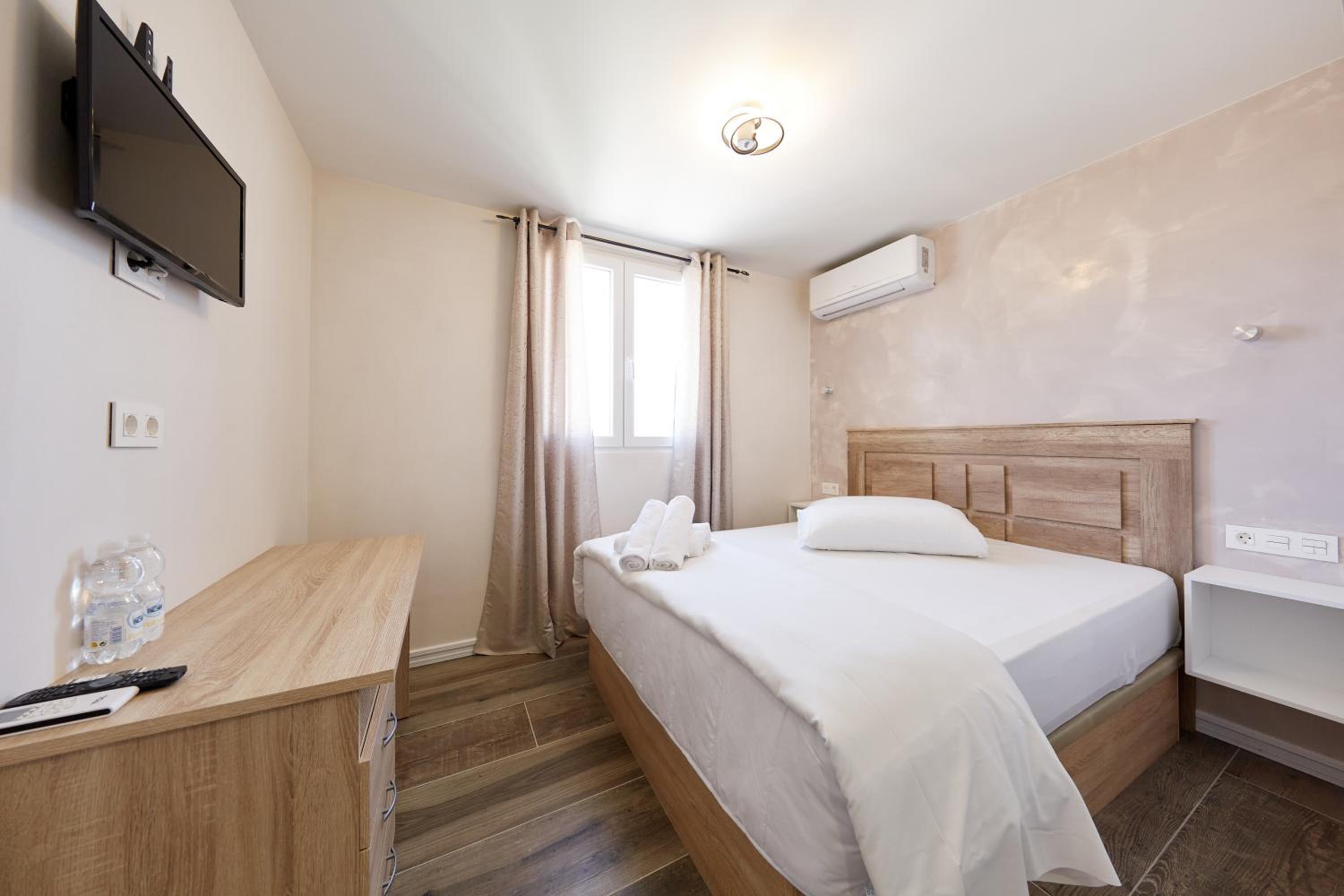 Budget Double Room photo 2