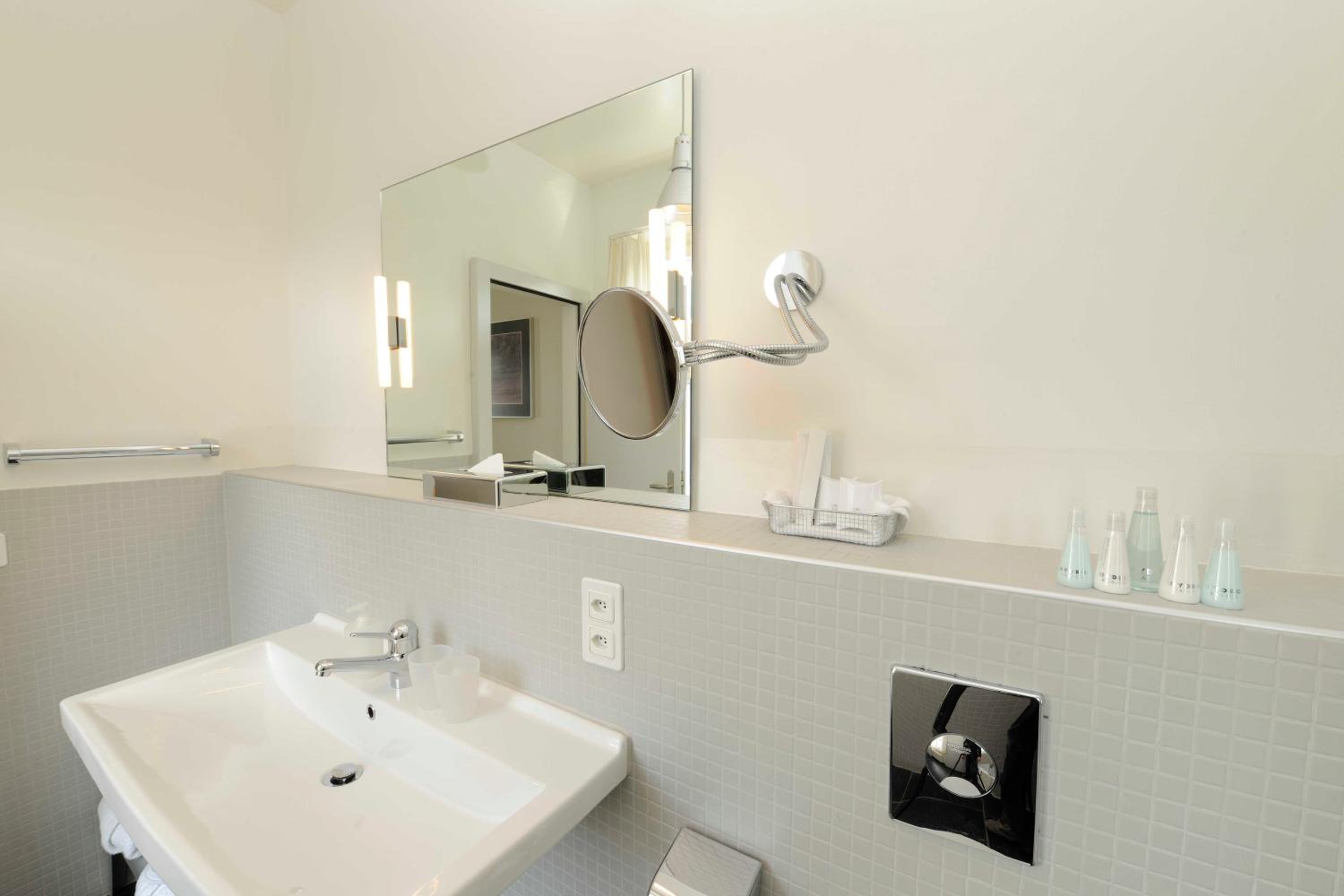 Deluxe Double Room - Photo 9