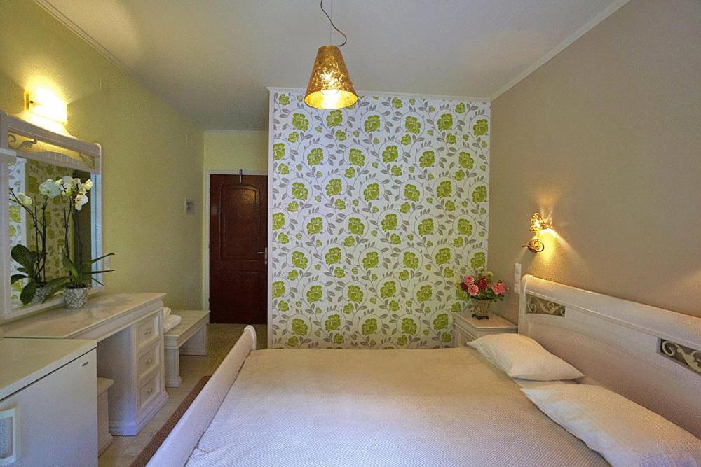 Double Room with Balcony - Photo 1