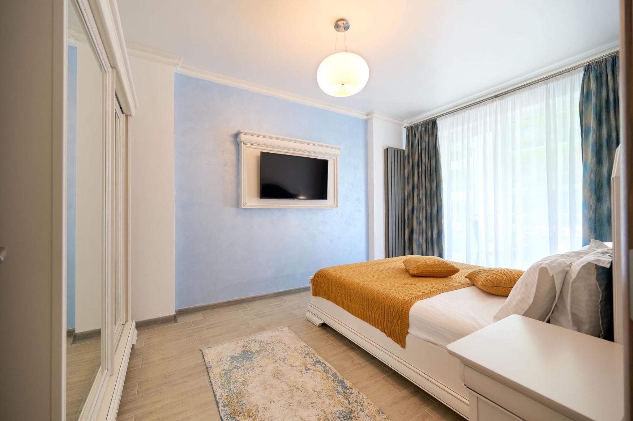 One-Bedroom Apartment - Photo 9