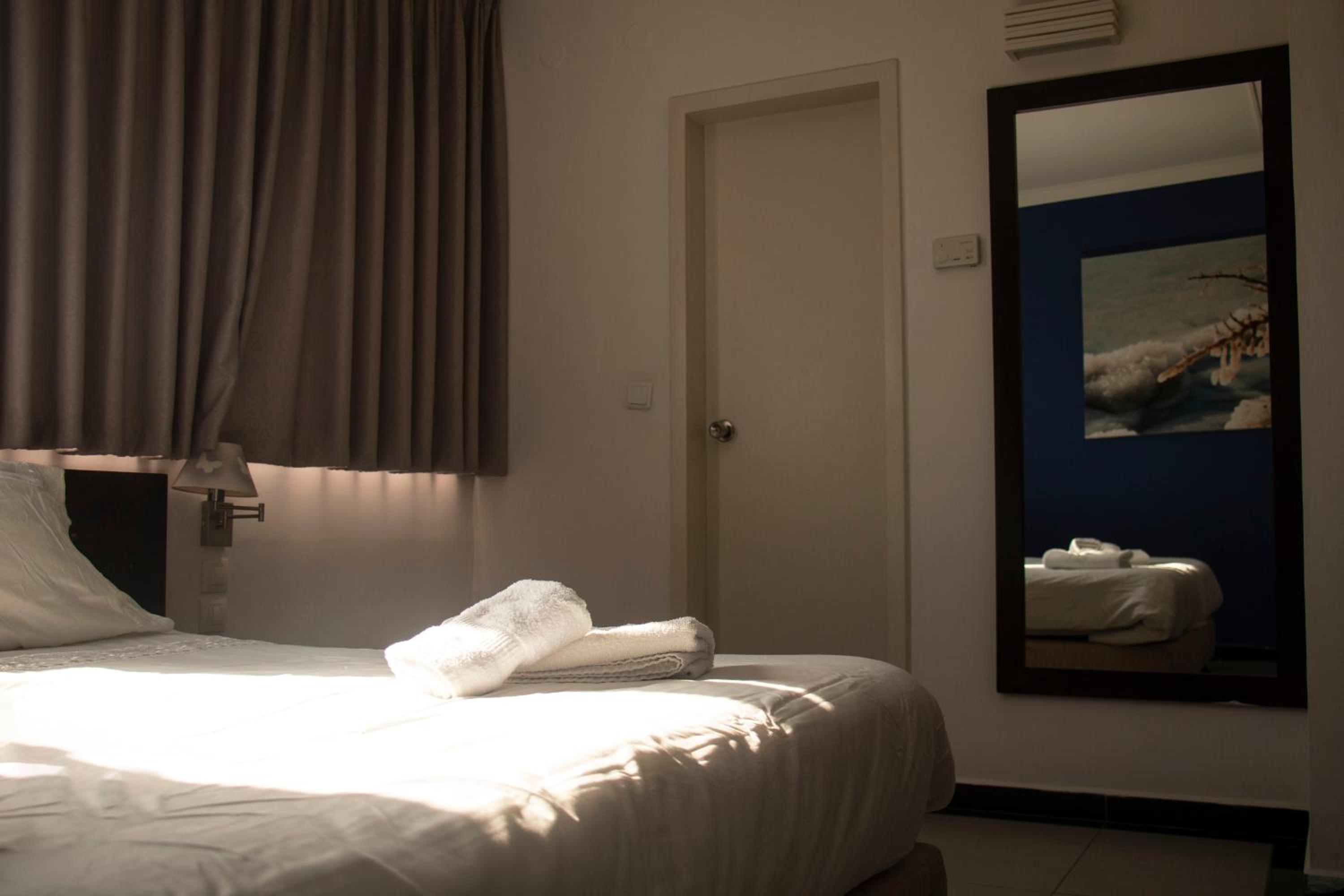 Executive Suite - Photo 15