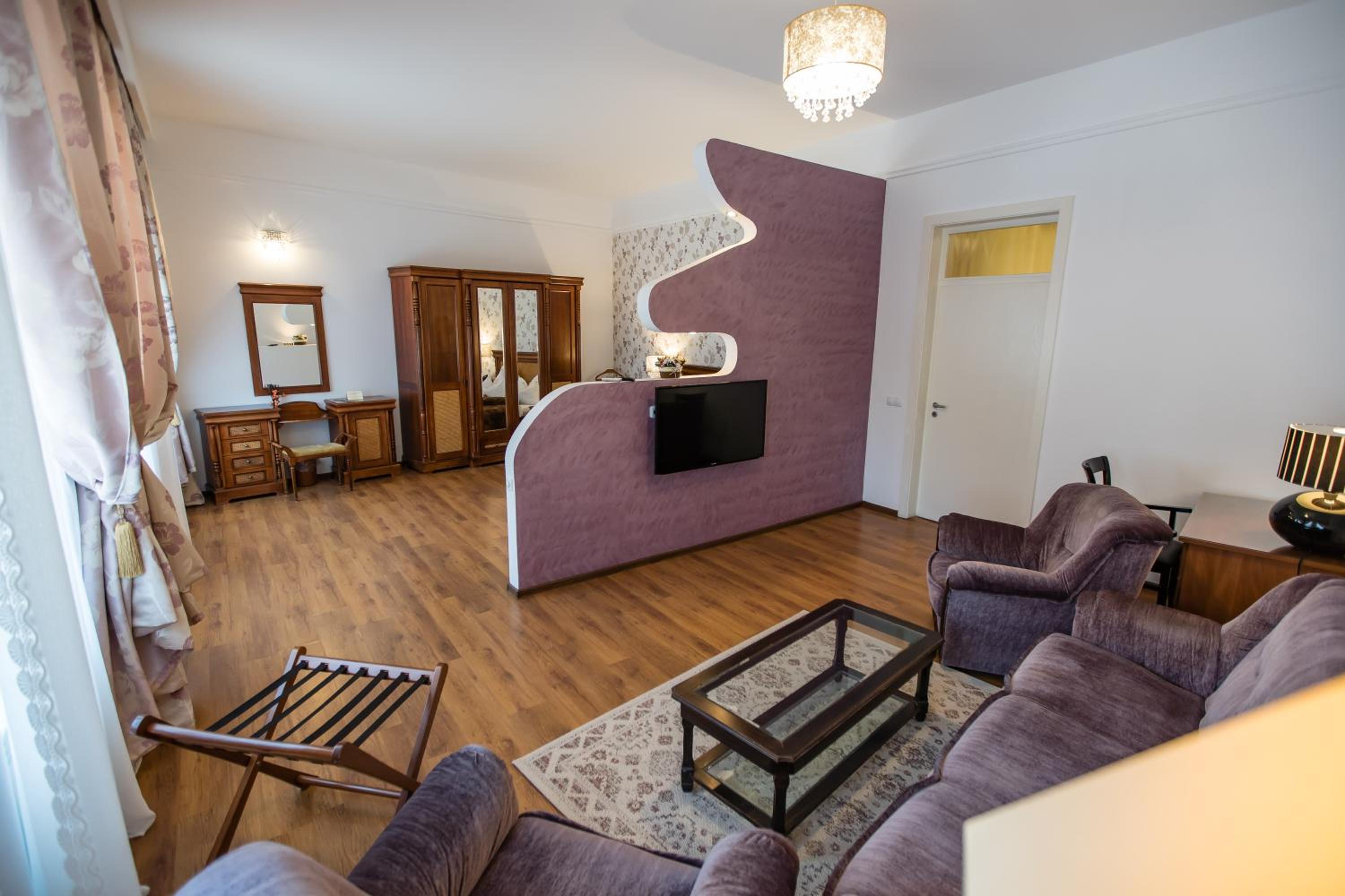 Suite - Photo 2