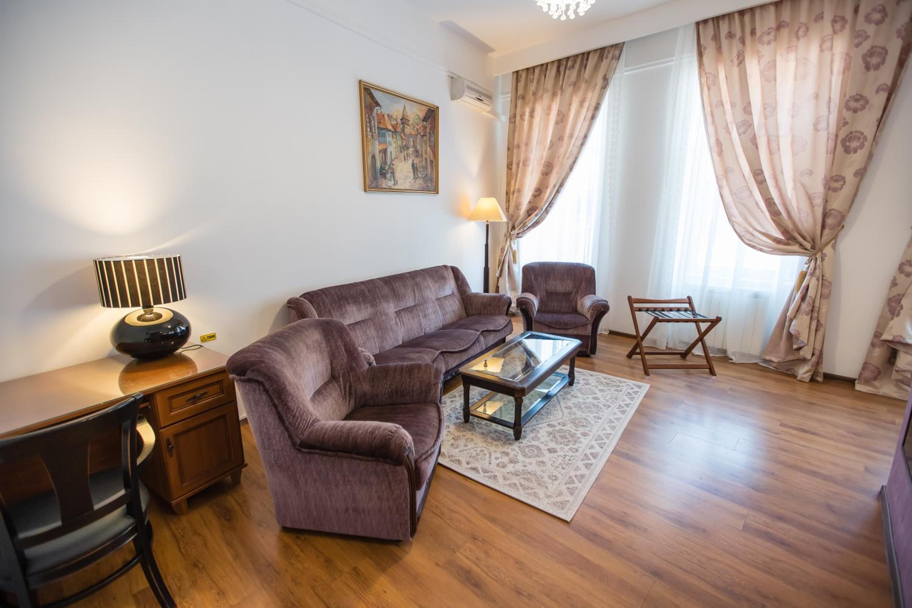 Suite - Photo 8