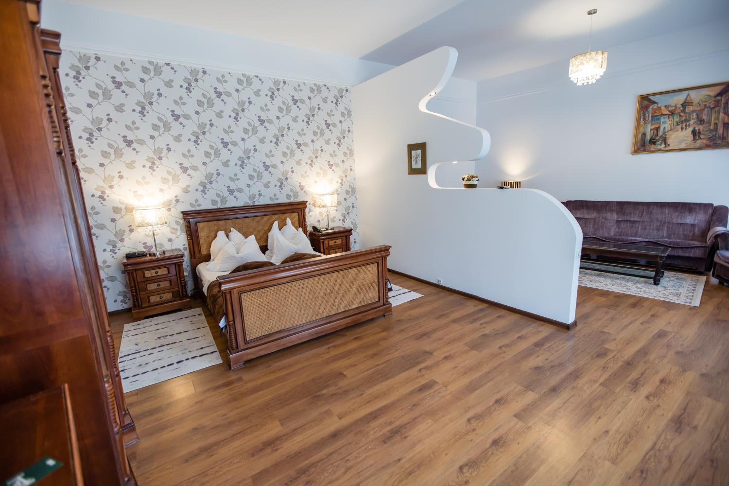 Suite - Photo 1
