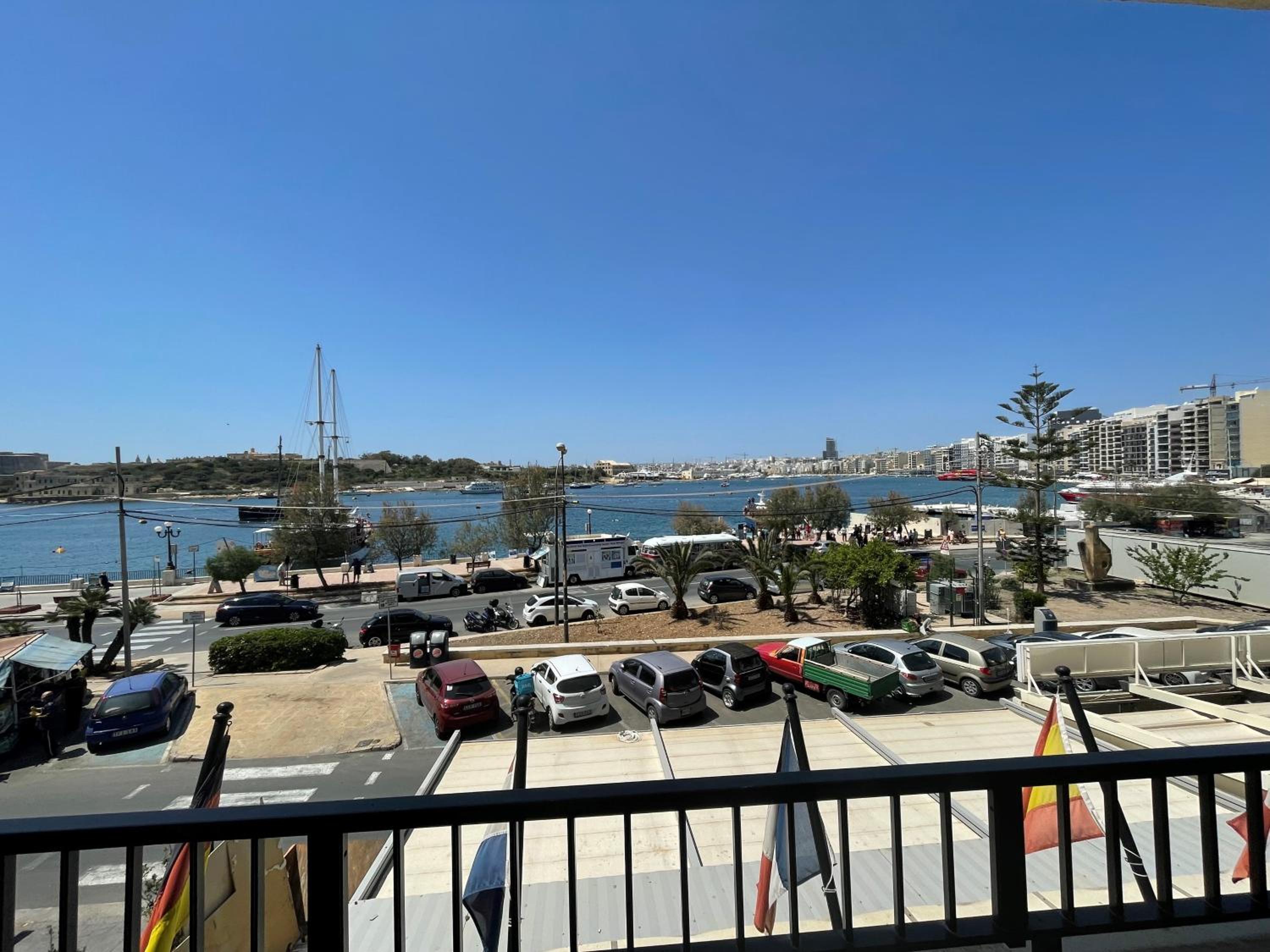 Double or Twin Room with Partial Sea View - Photo 2