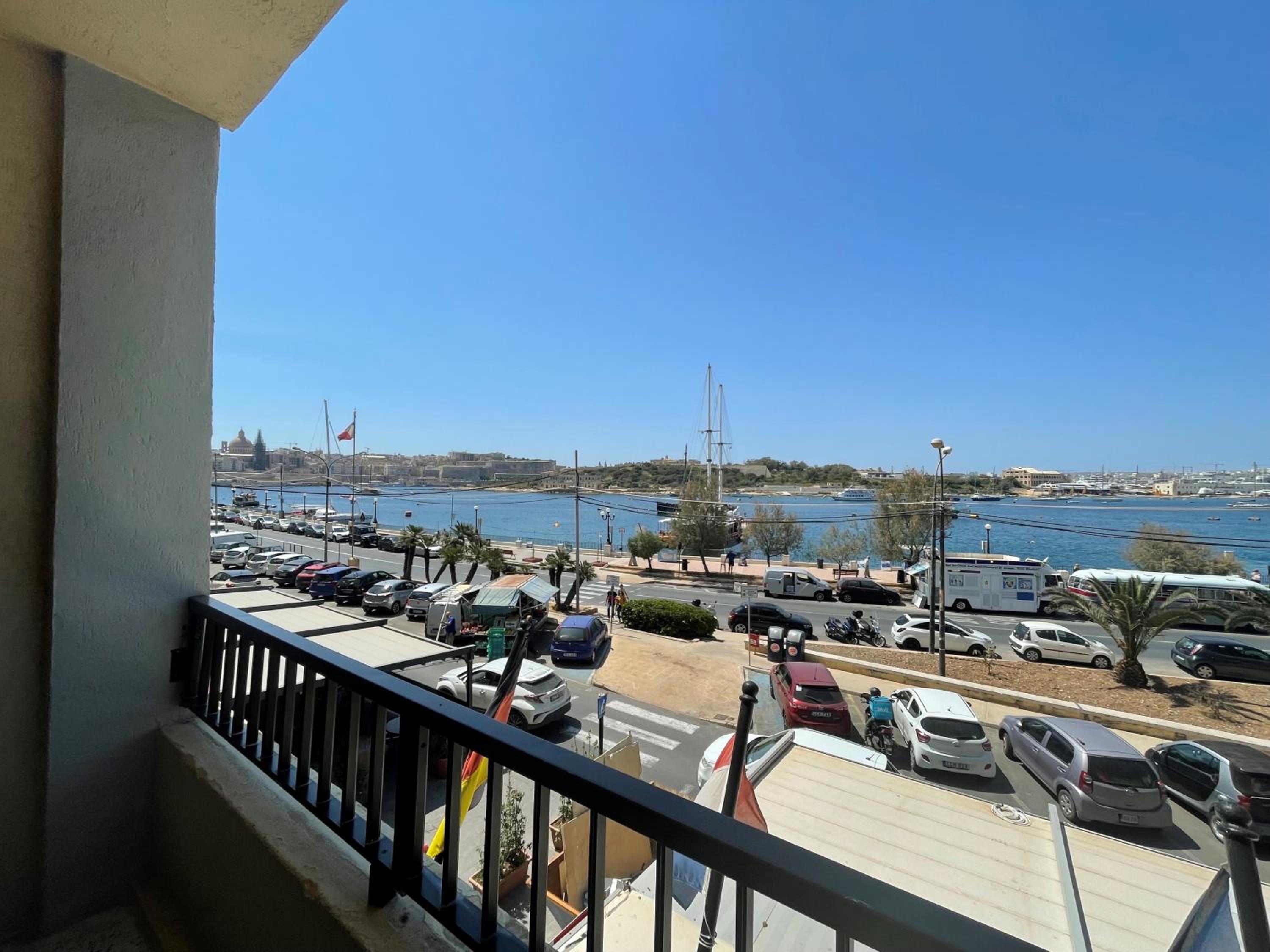 Double or Twin Room with Partial Sea View - Photo 3