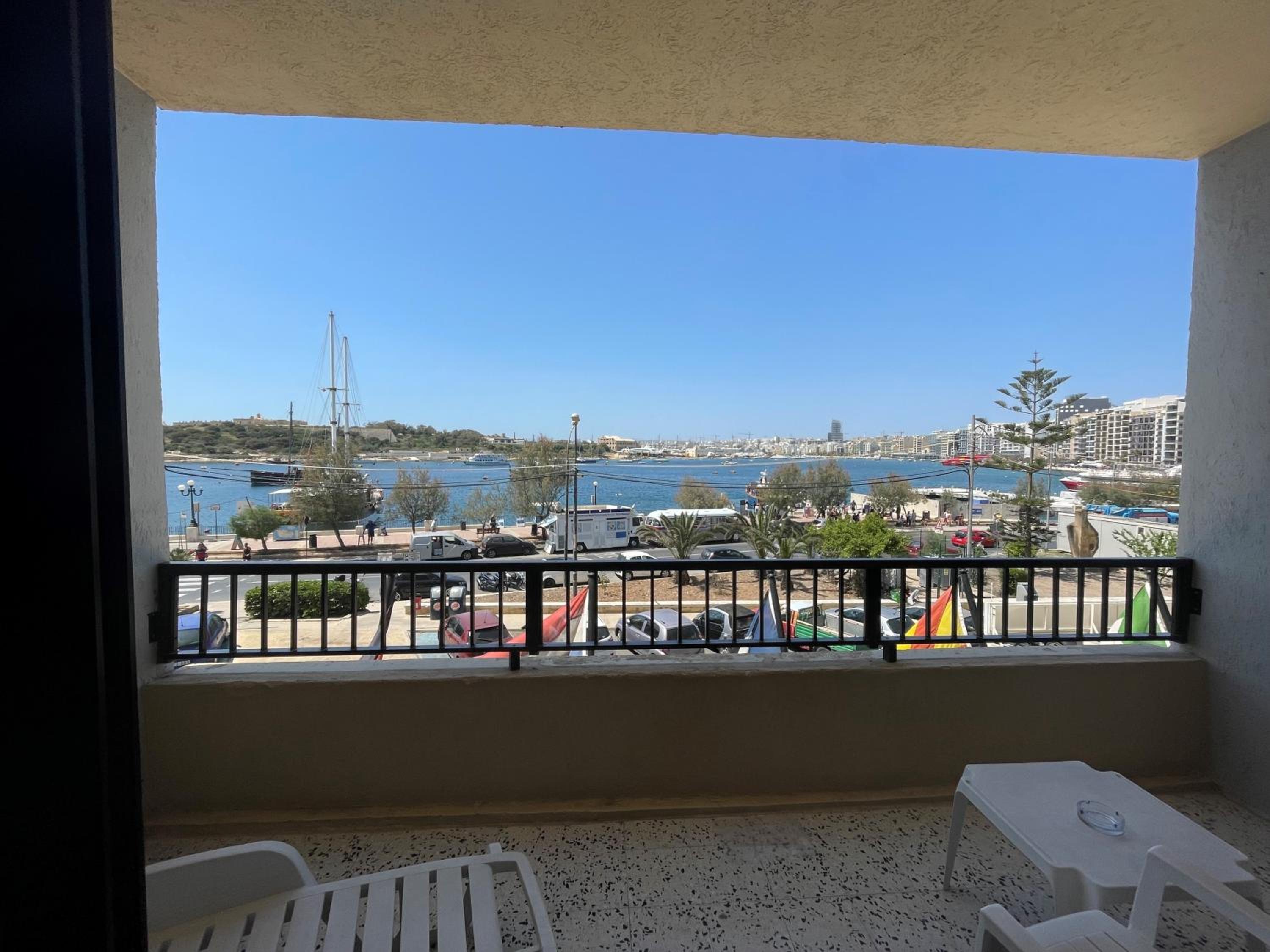 Double or Twin Room with Partial Sea View - Photo 6