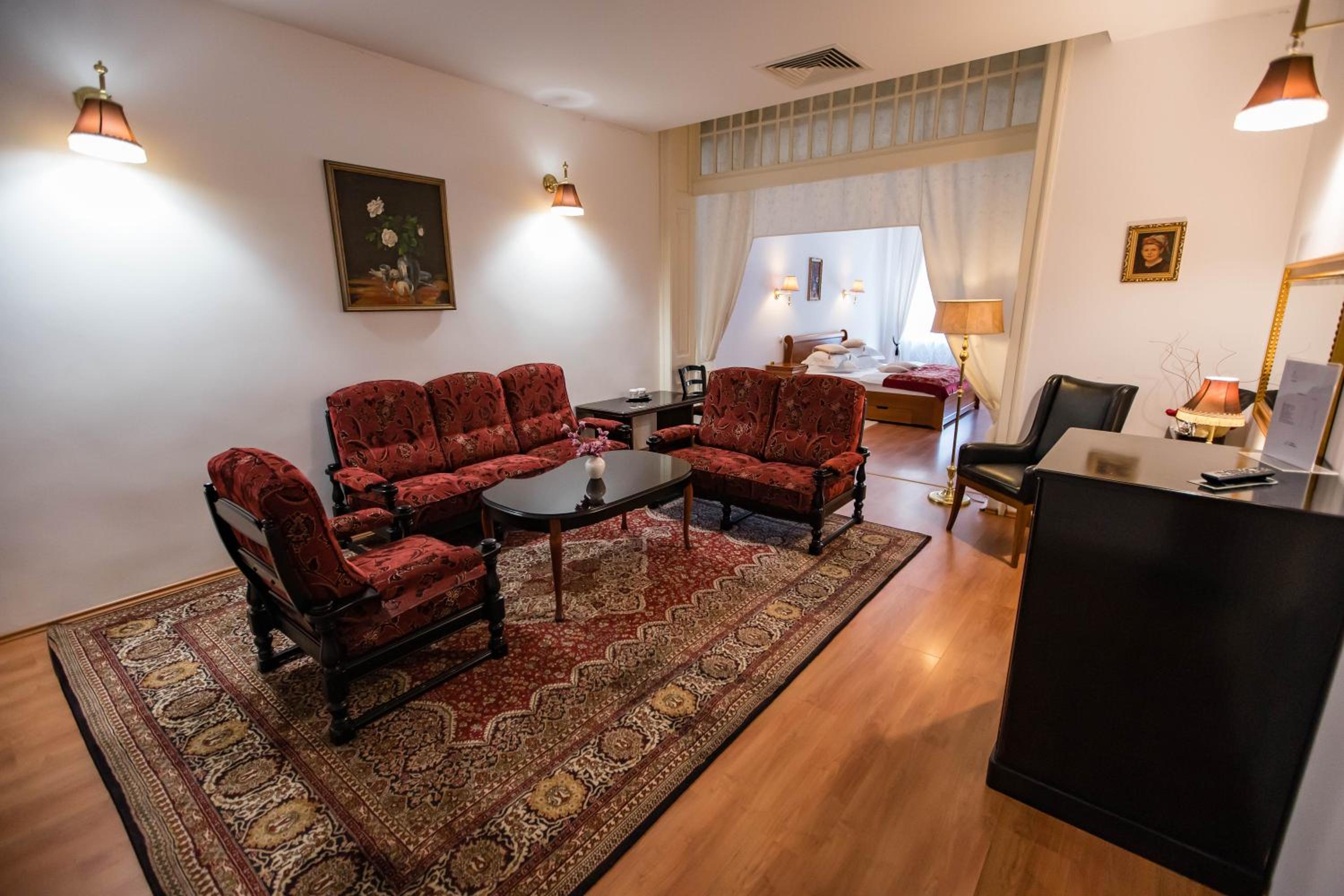 Suite - Photo 5