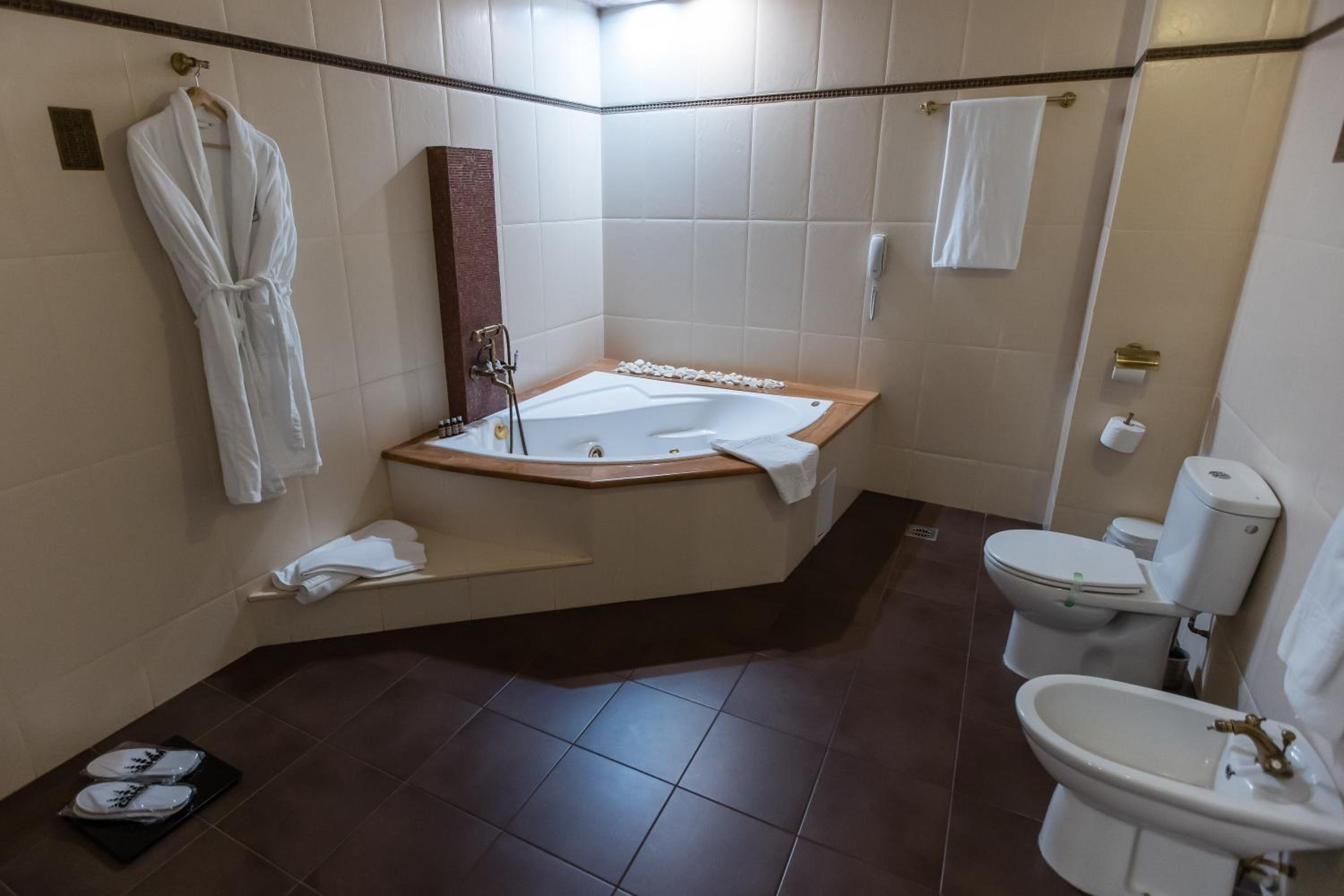 Deluxe Twin Room - Photo 2