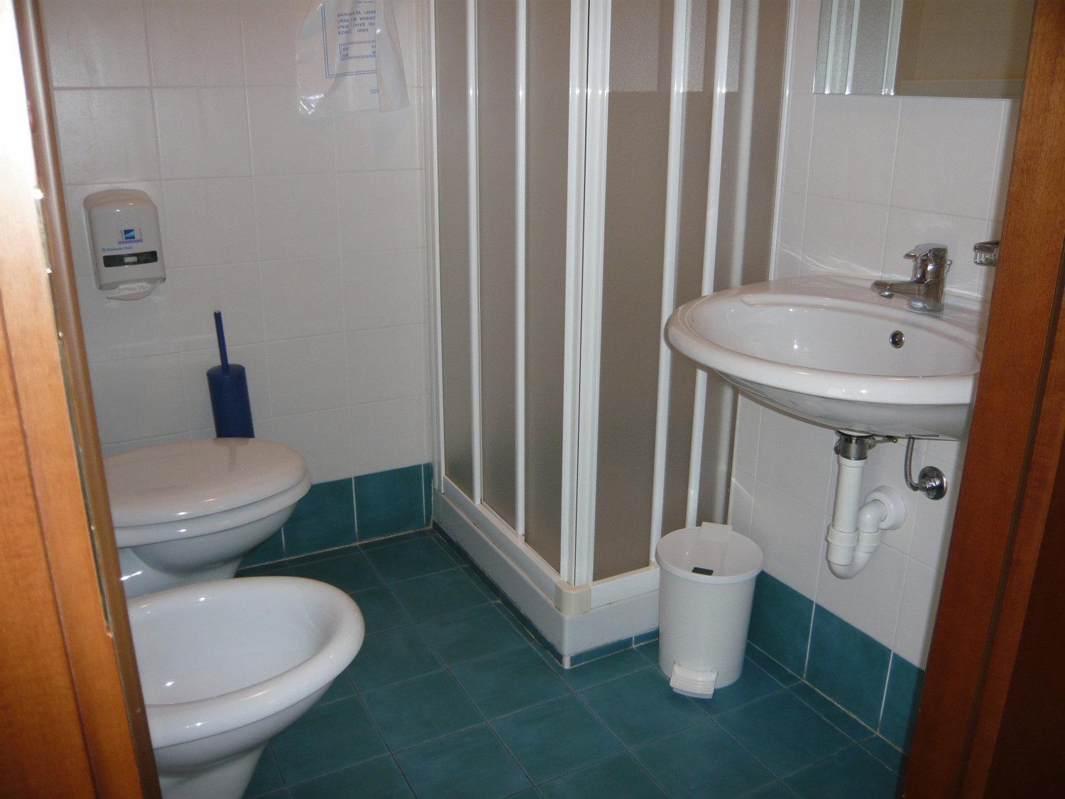 Double or Twin Room with Balcony - Photo 6