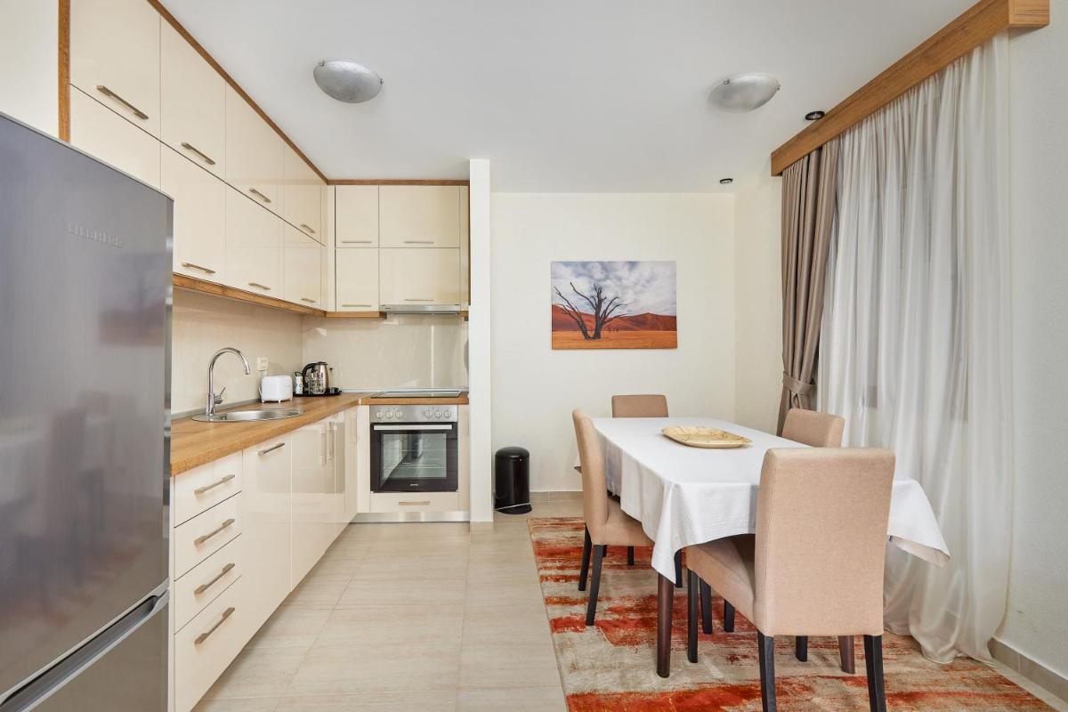Two-Bedroom Apartment with Sea View and Terrace  - Photo 7