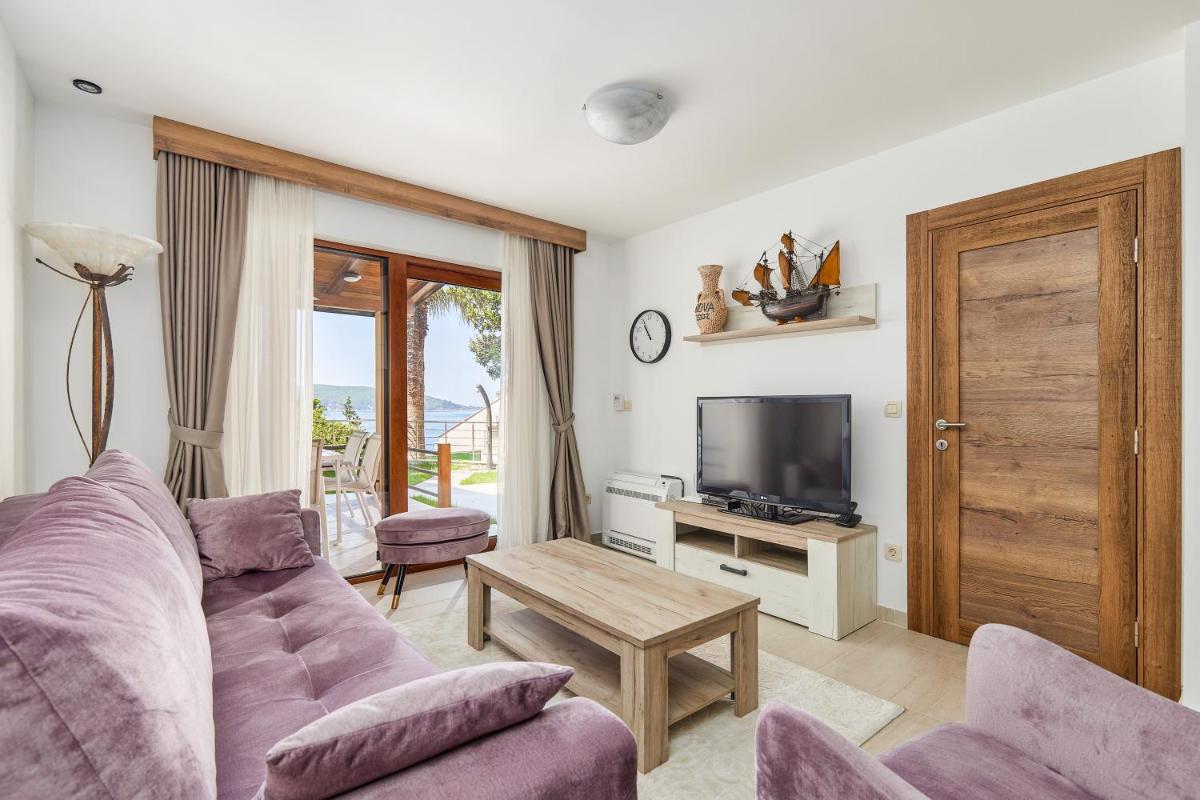 Two-Bedroom Apartment with Sea View and Terrace  - Photo 3
