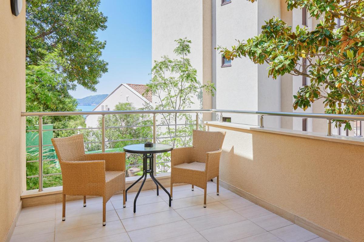 Two-Bedroom Apartment with Sea View and Terrace  - Photo 4