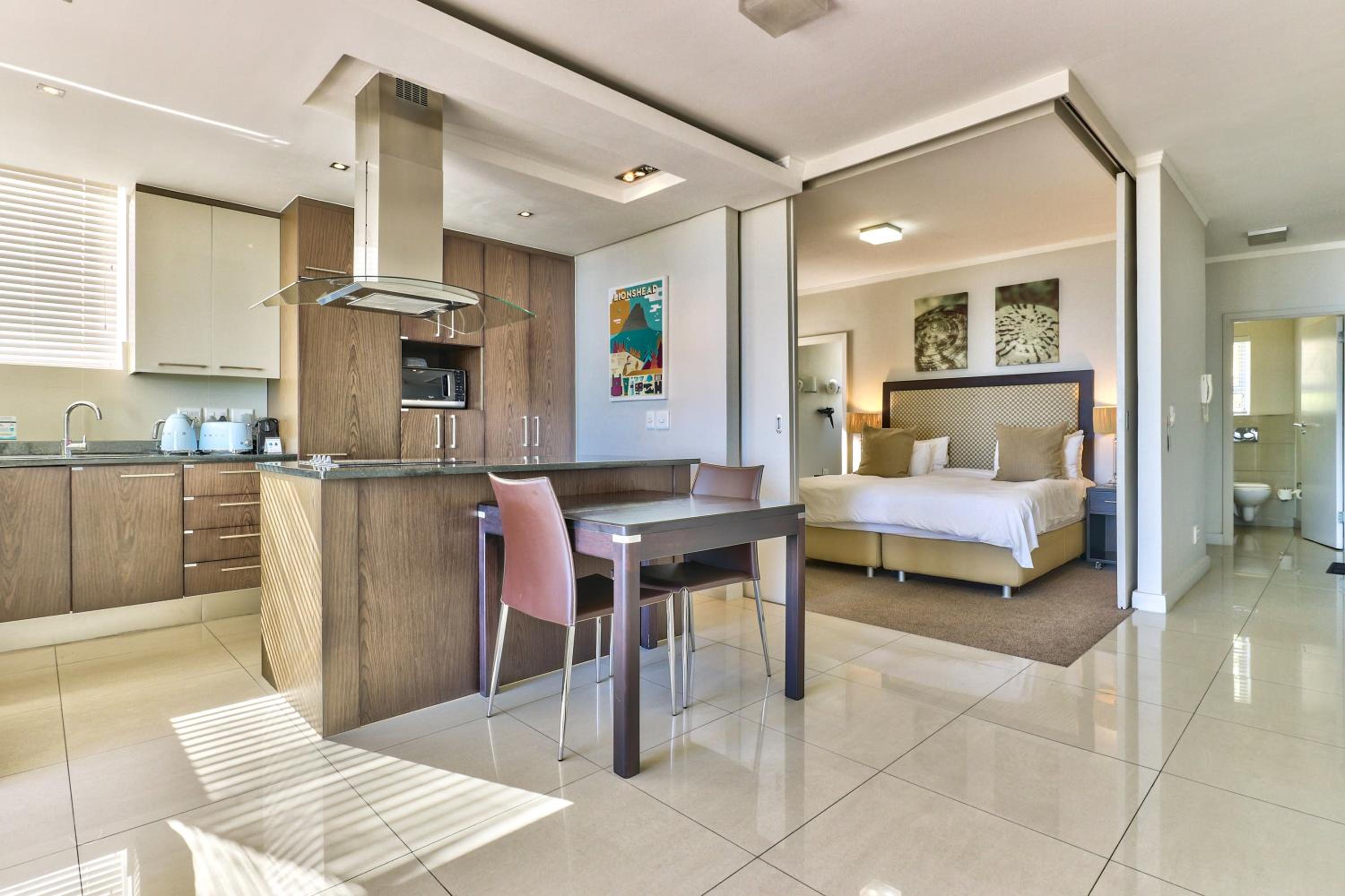Luxury One-Bedroom Apartment photo 1