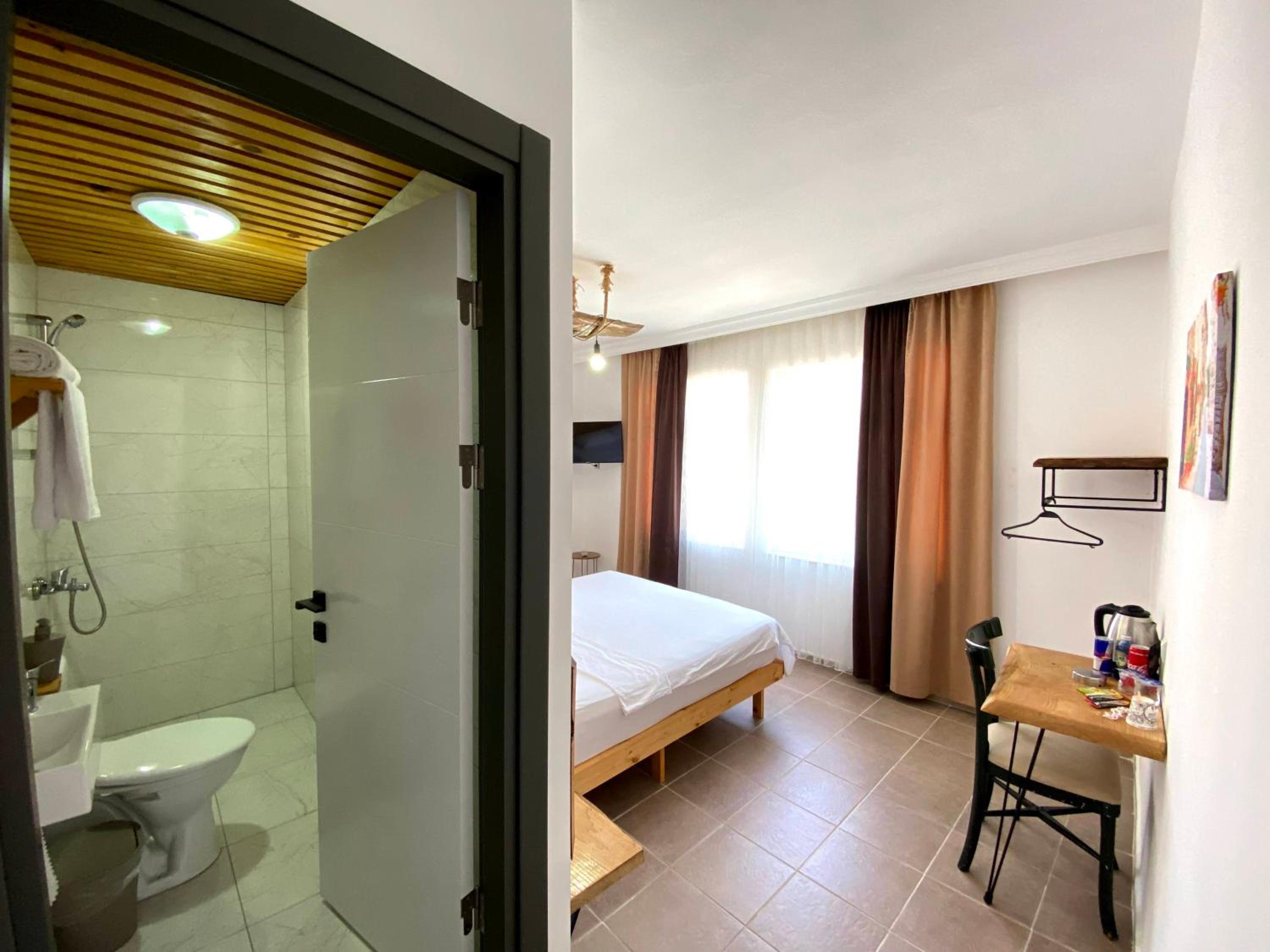 Standard Double Room photo 2