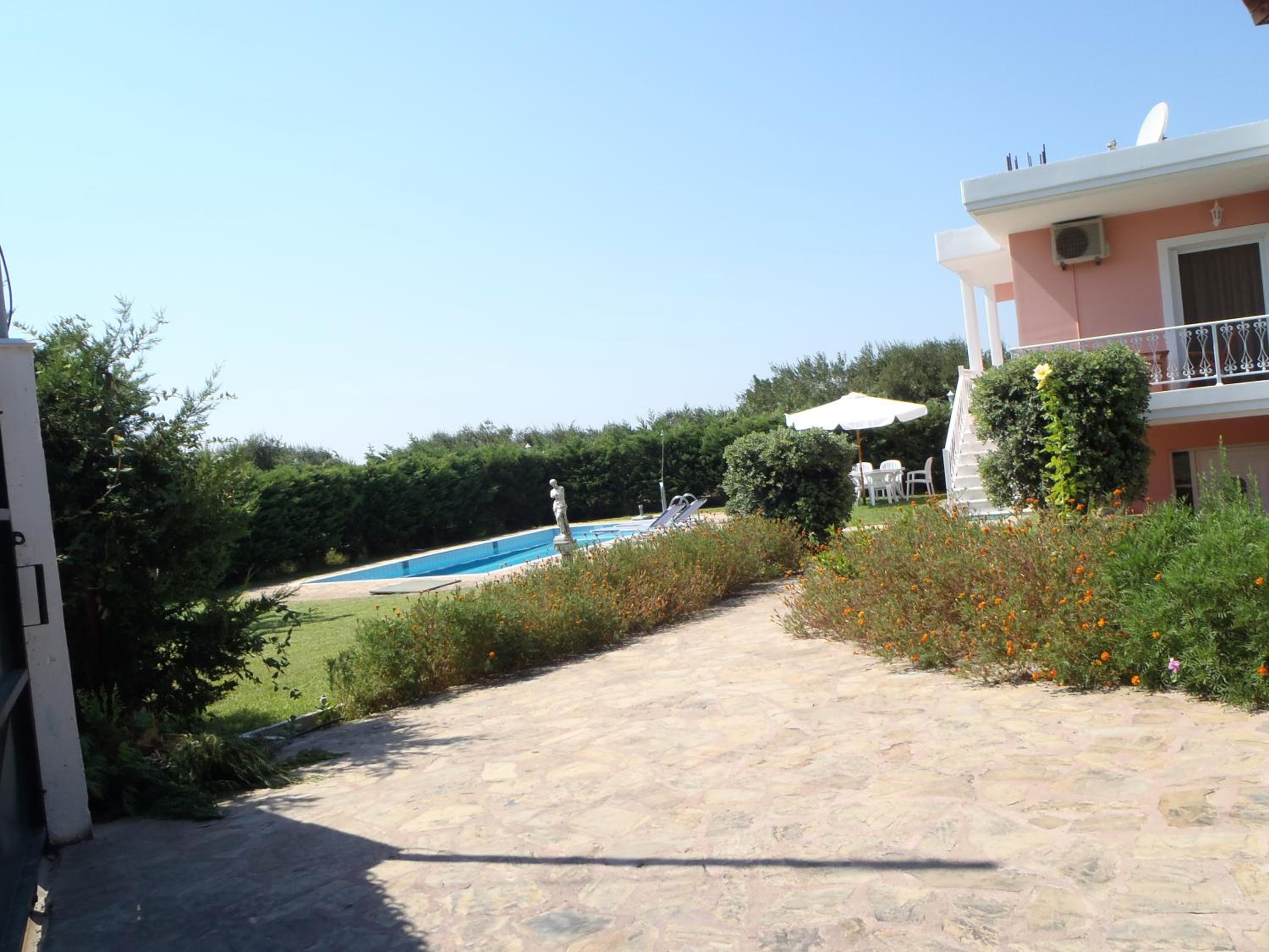Villa with Private Pool photo 3