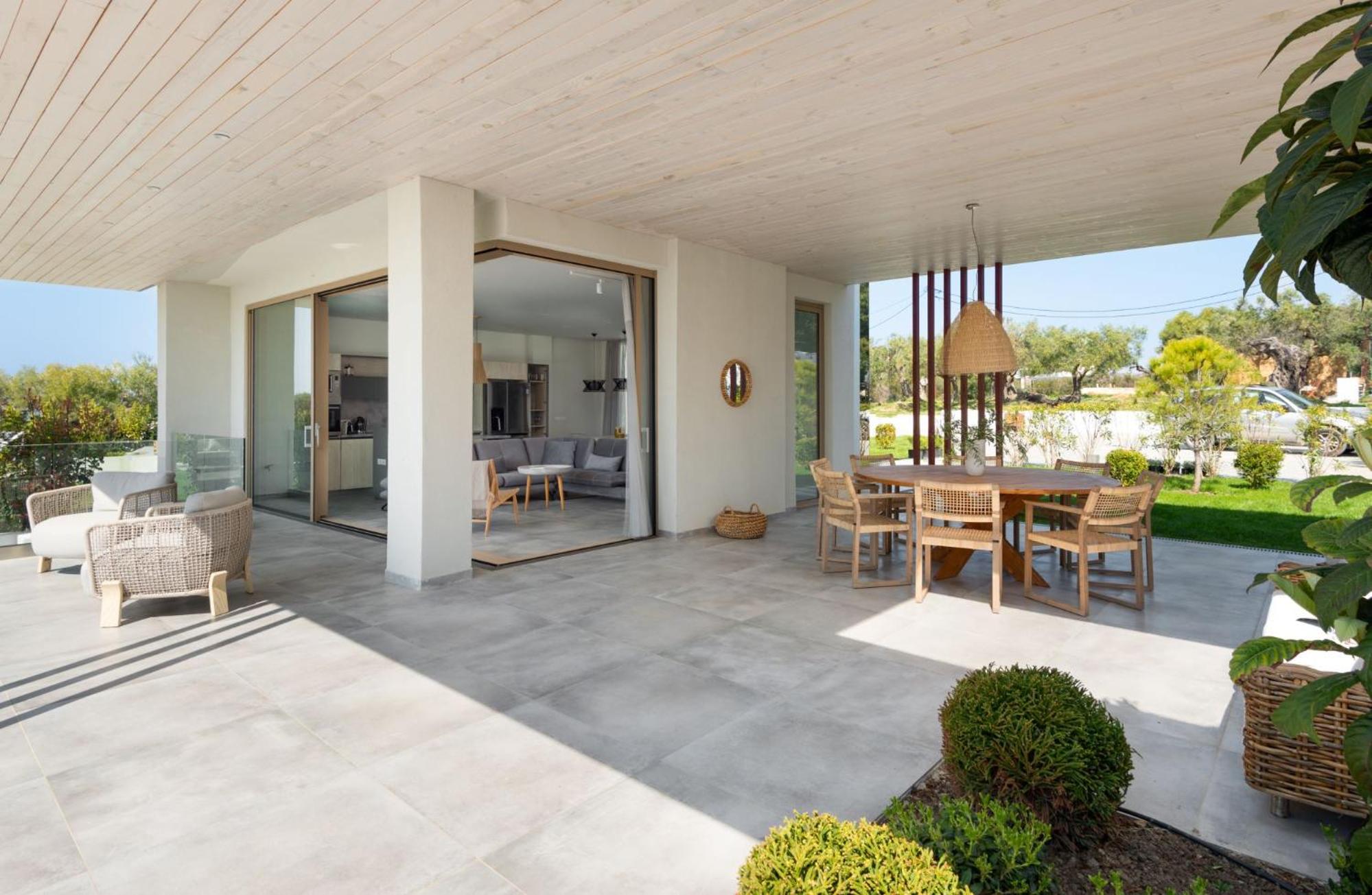 Three-Bedroom Villa photo 2