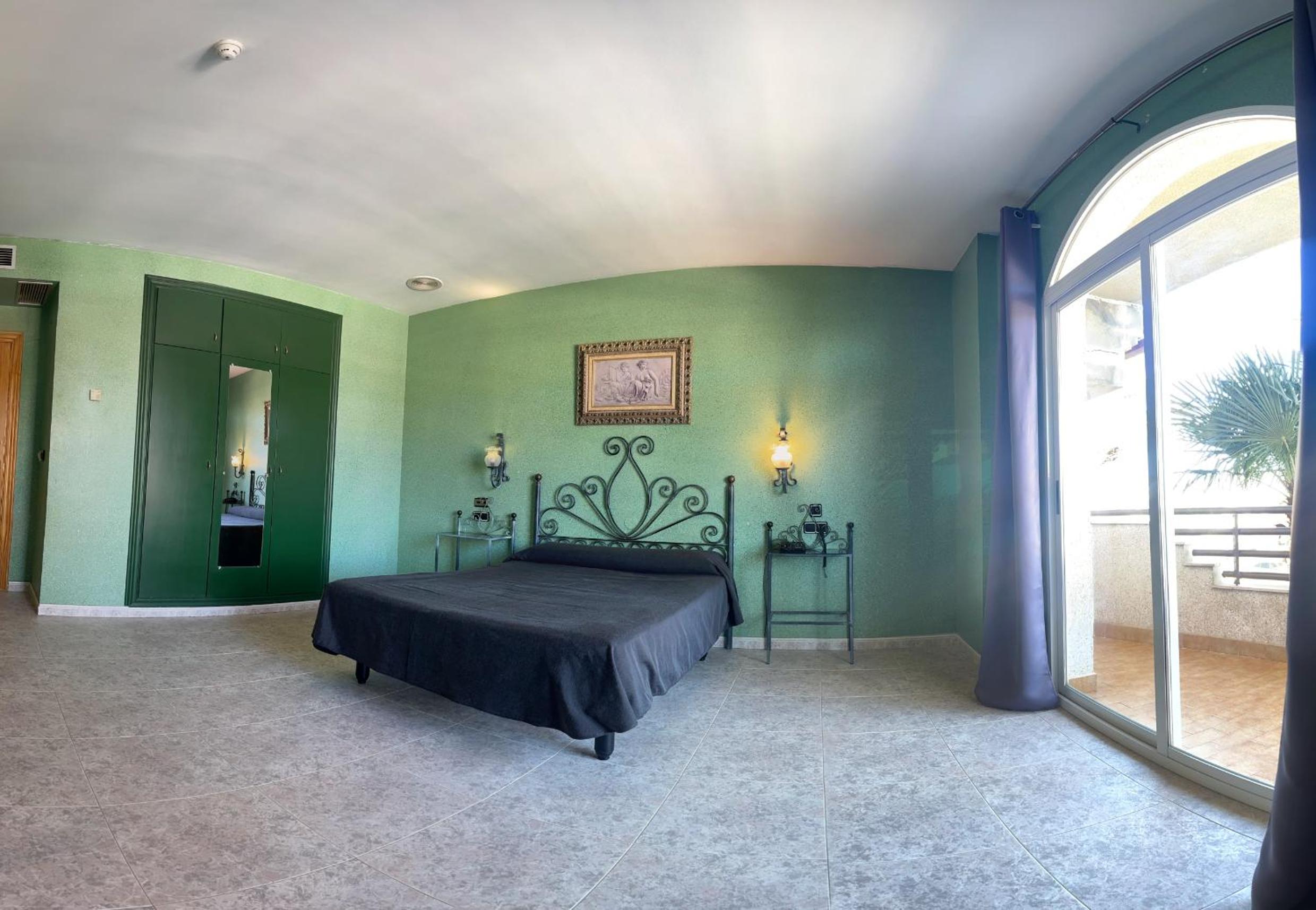 Queen Room photo 3