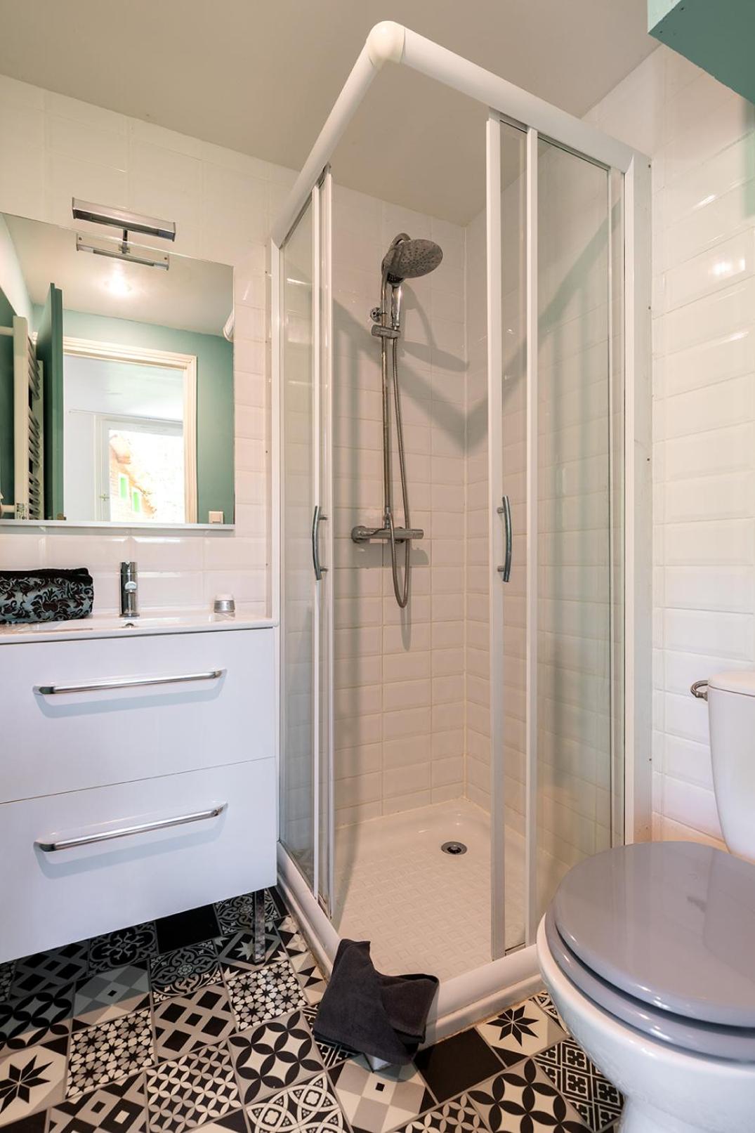 One-Bedroom Cottage - Photo 6
