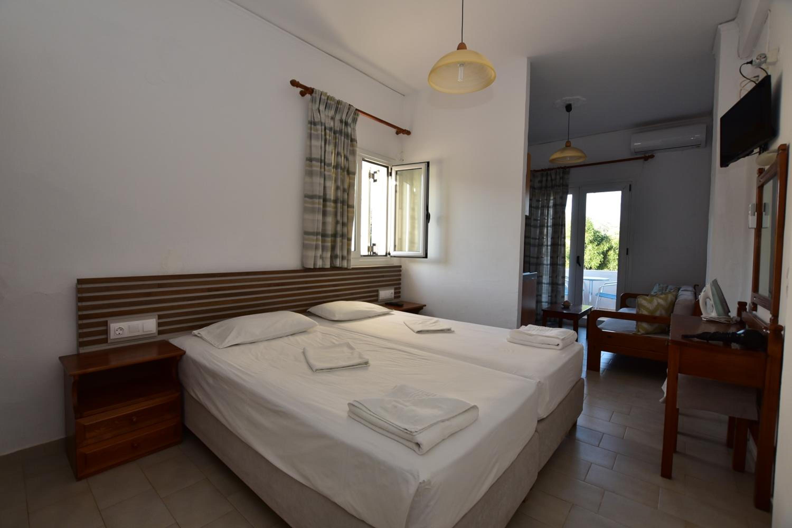 Twin Room - Photo 2