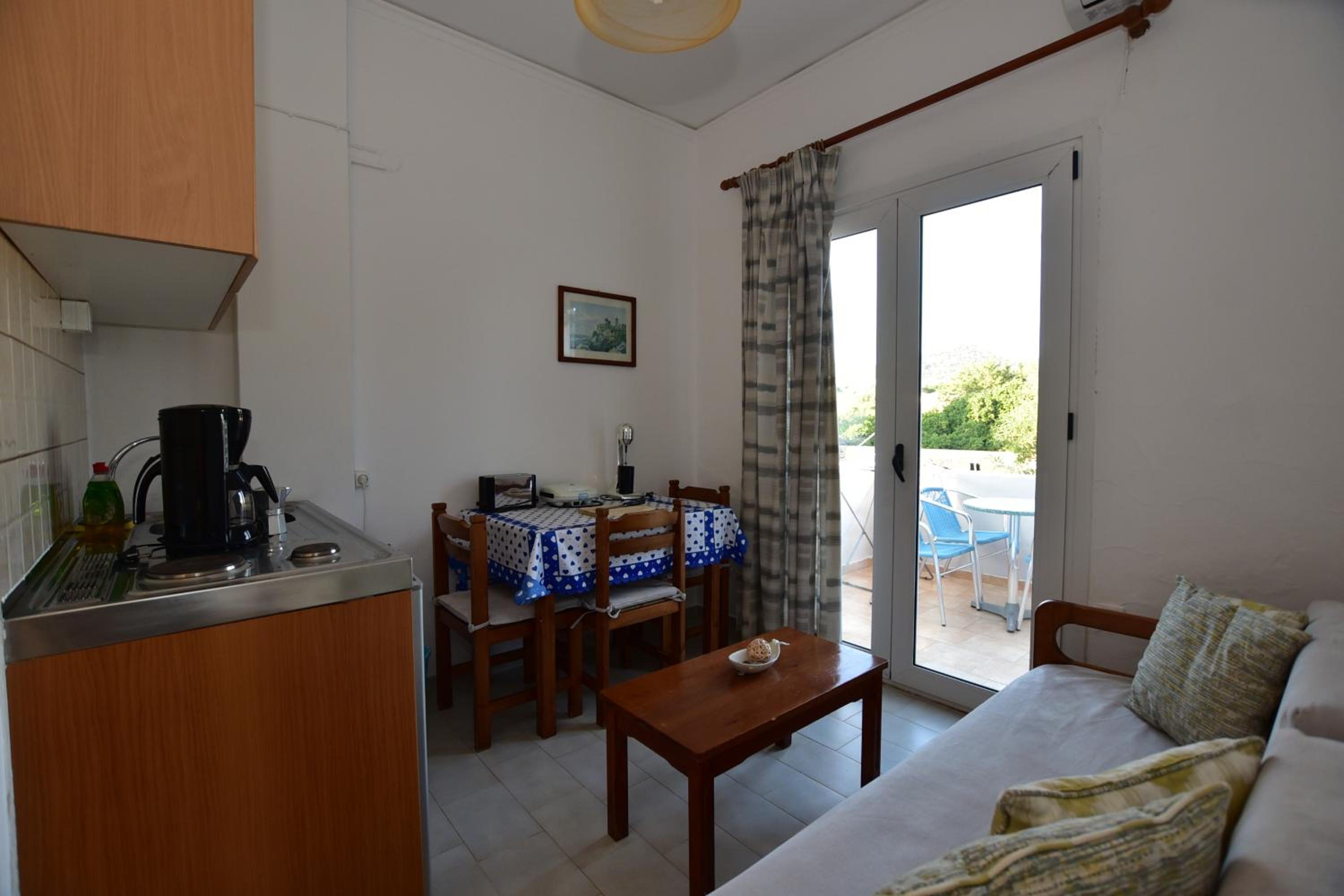Twin Room - Photo 3