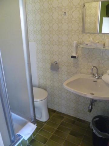 Single Room with Private Bathroom photo 2