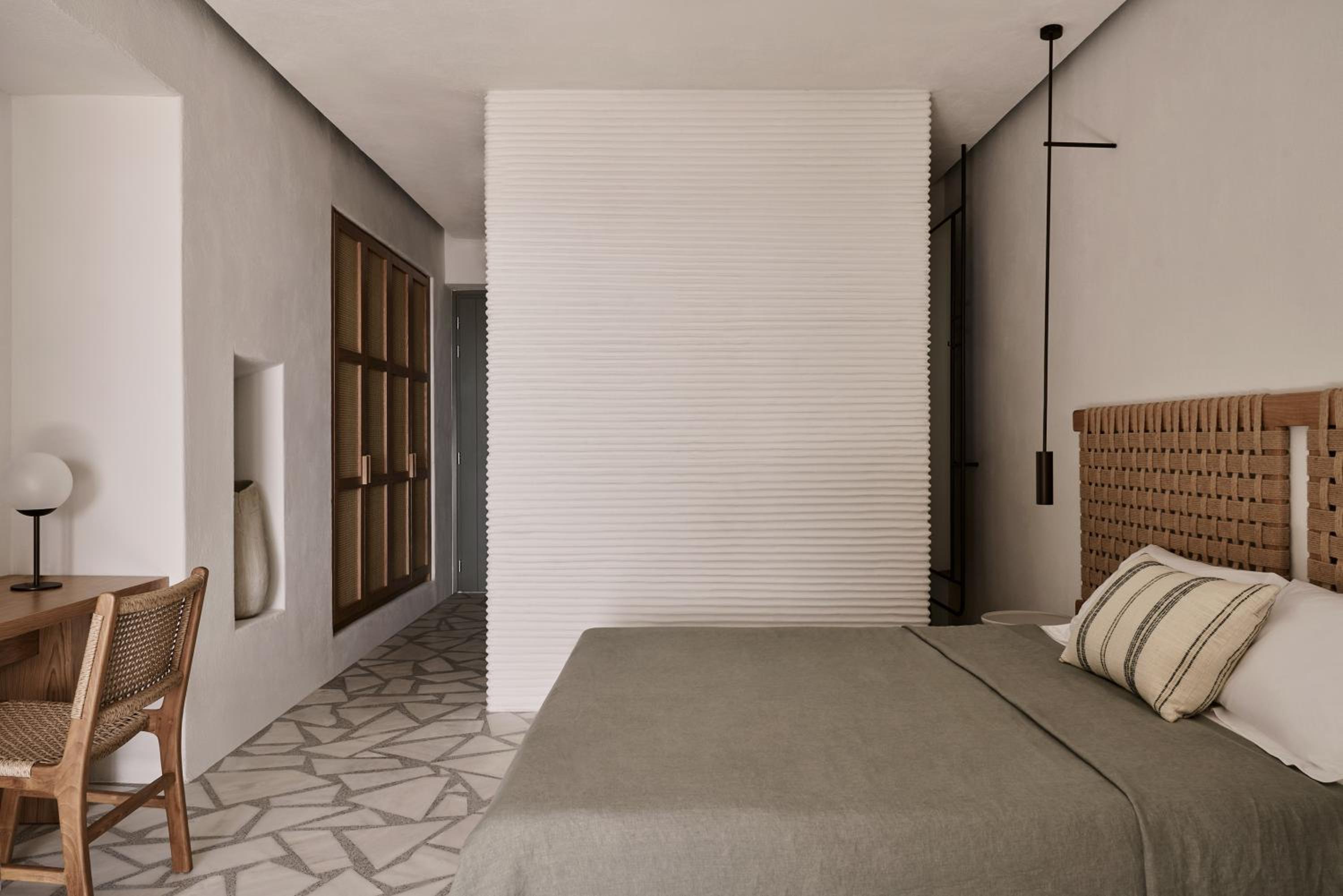 Junior Suite with Pool View - Photo 3