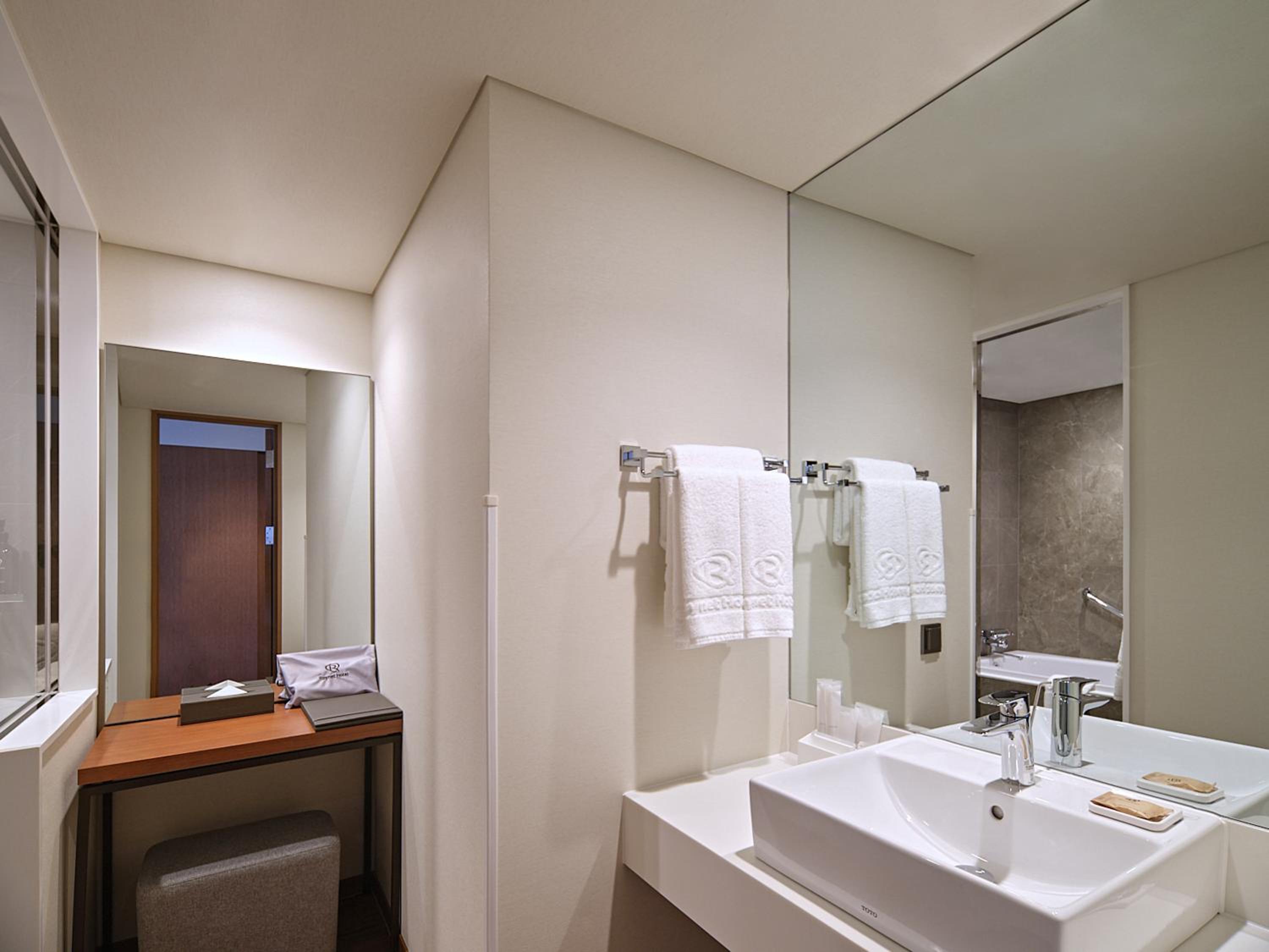 Deluxe Twin Room - Photo 9