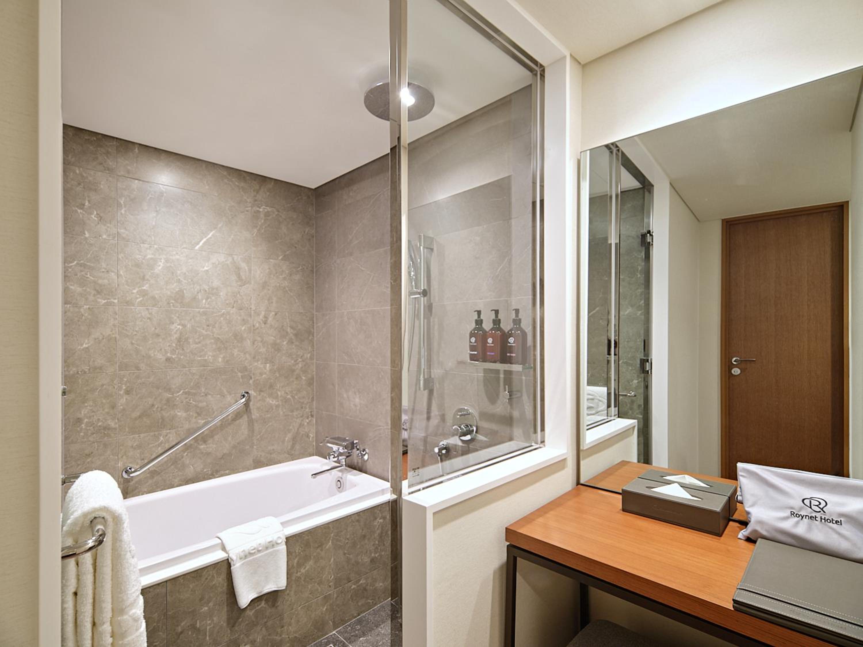 Deluxe Double Room - Photo 7