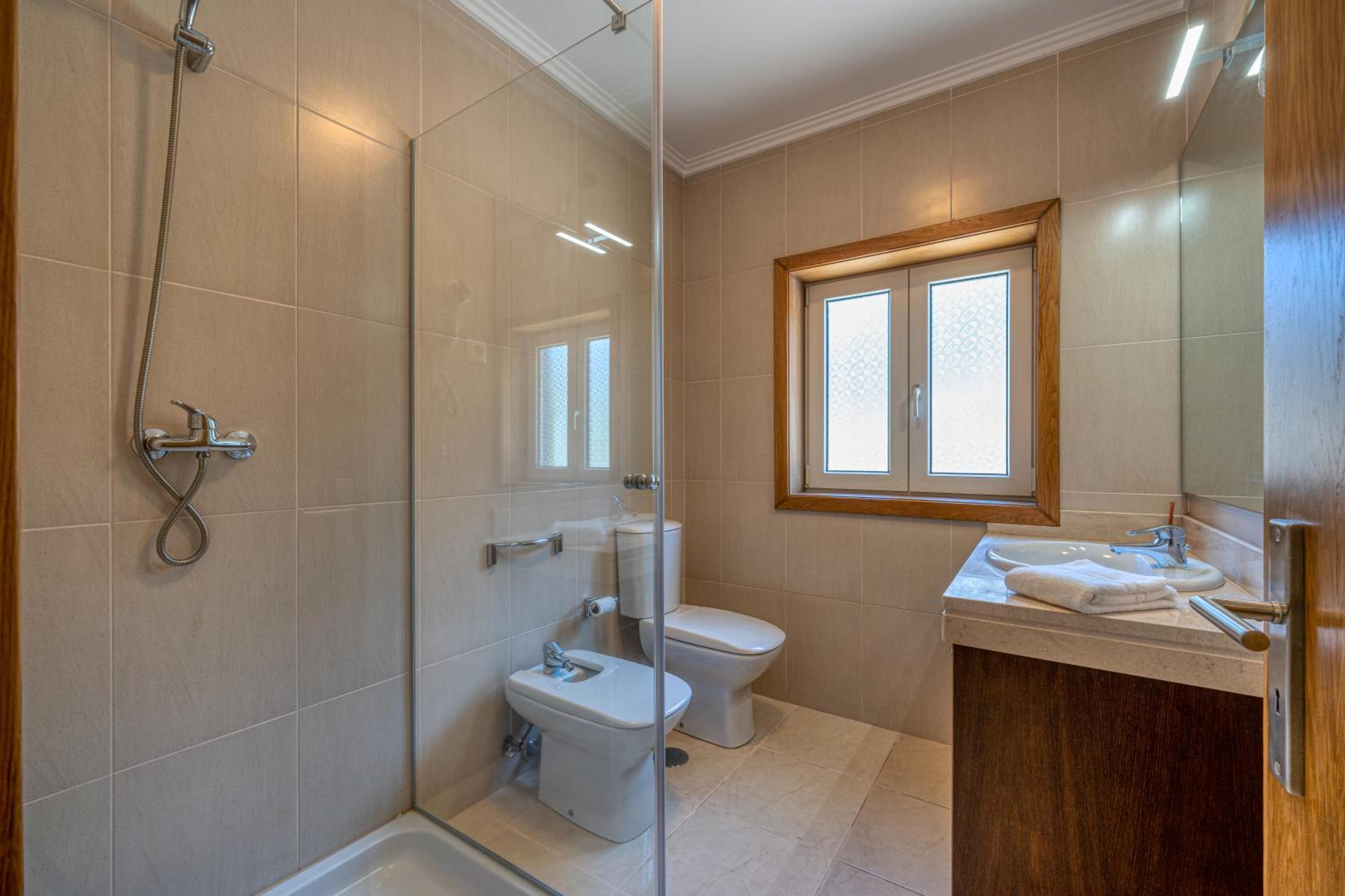 Double Room - Photo 9