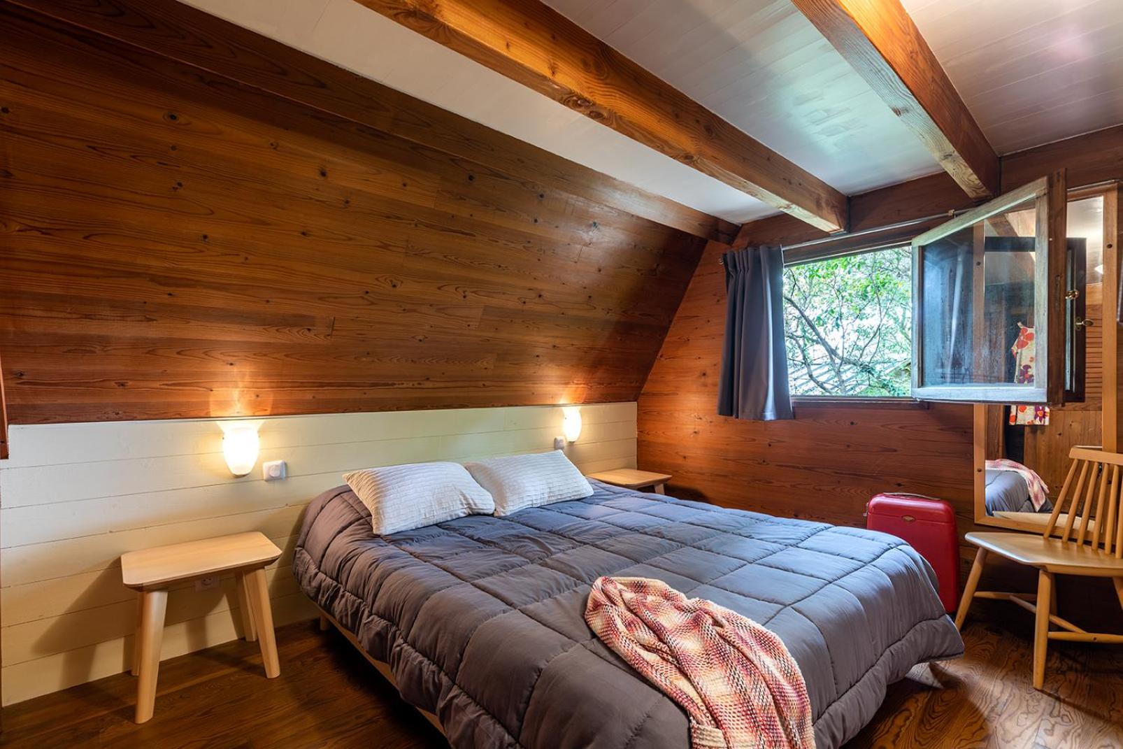 Tree House Head in the Stars, 4 to 5 people