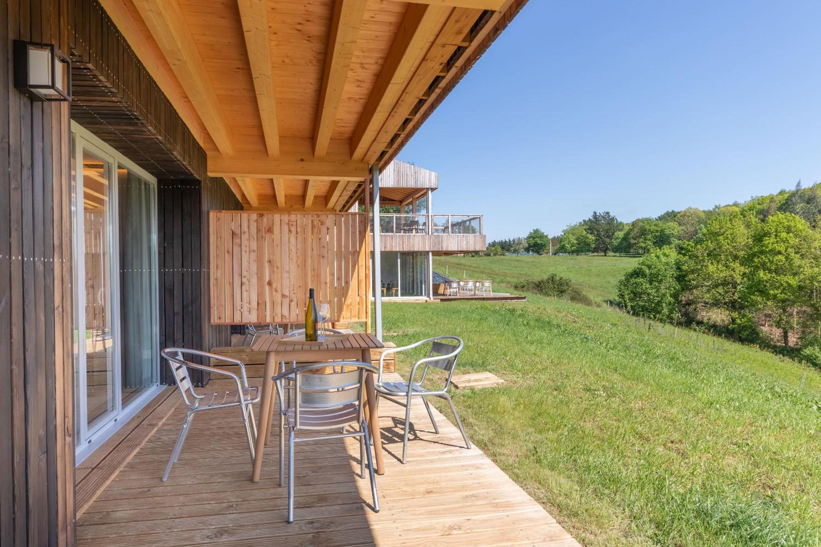 Apartment with Terrace - Photo 12