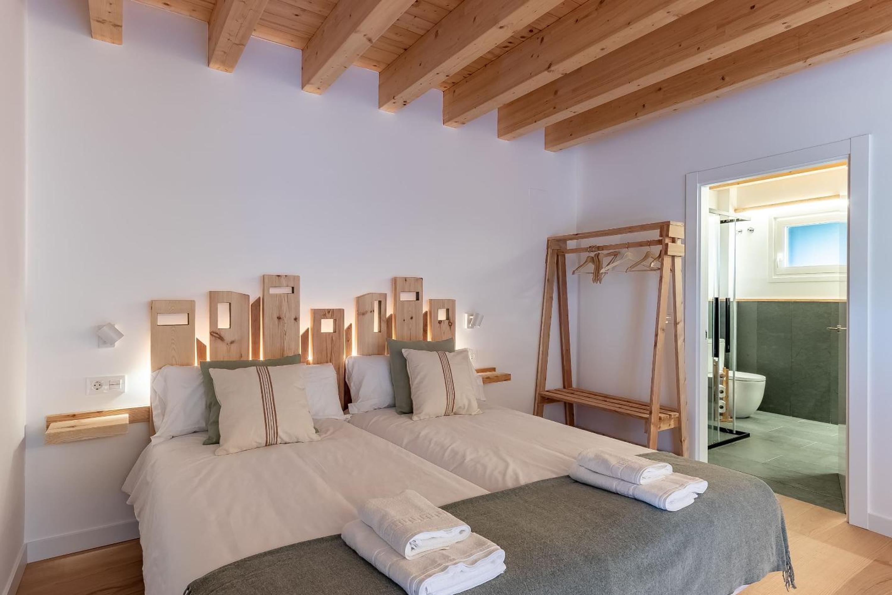 Apartment with Terrace - Photo 8