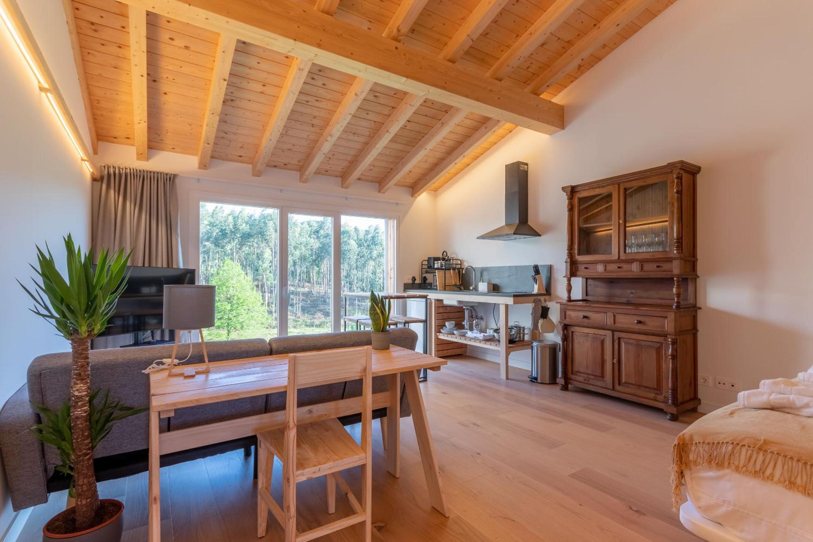 Apartment with Mountain View - Photo 1