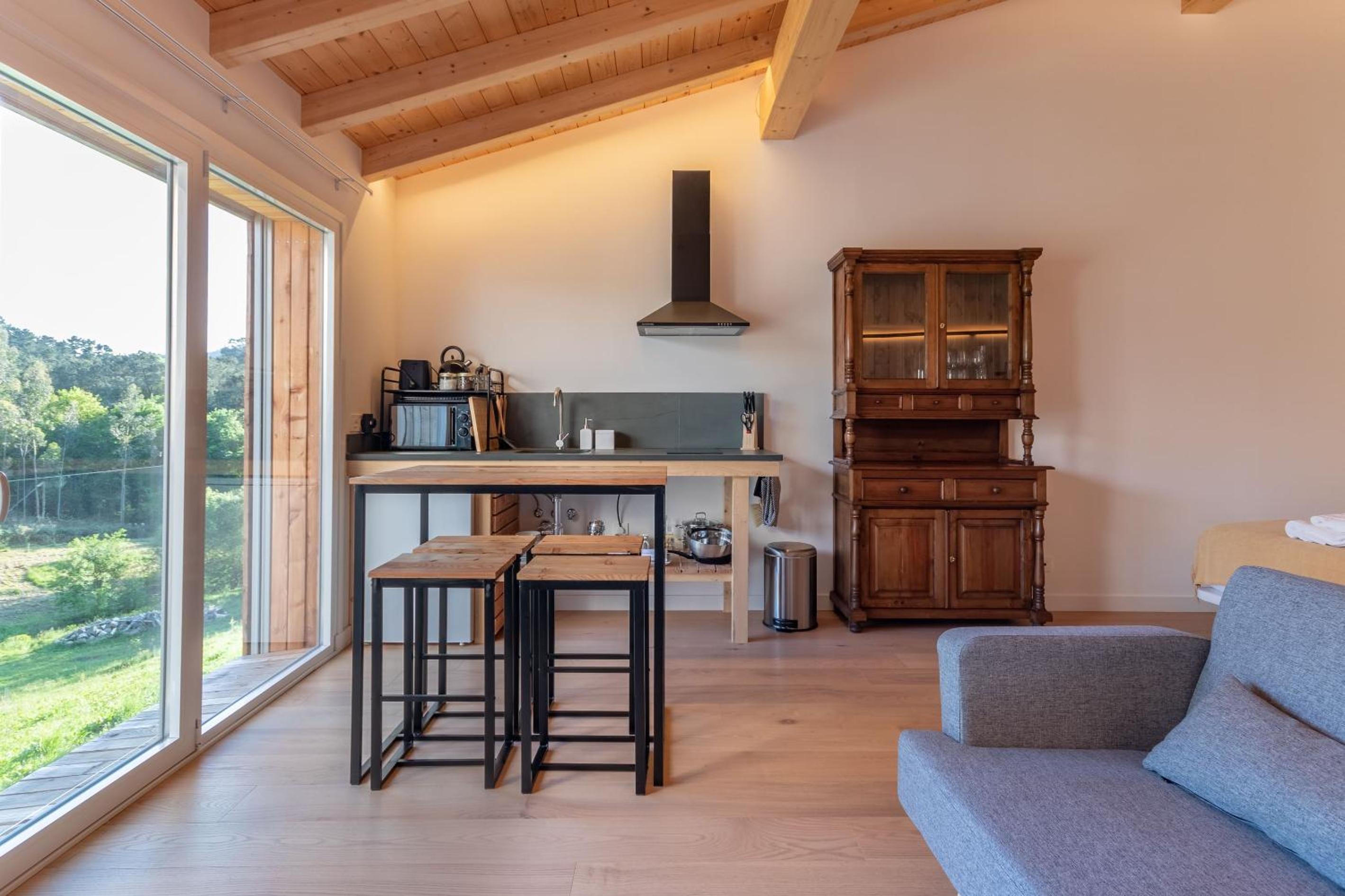 Apartment with Mountain View - Photo 7