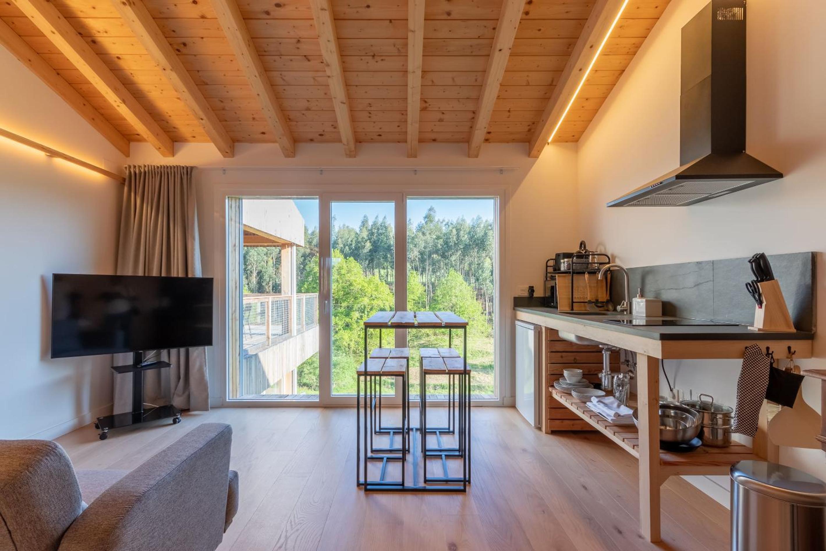 Apartment with Mountain View - Photo 5