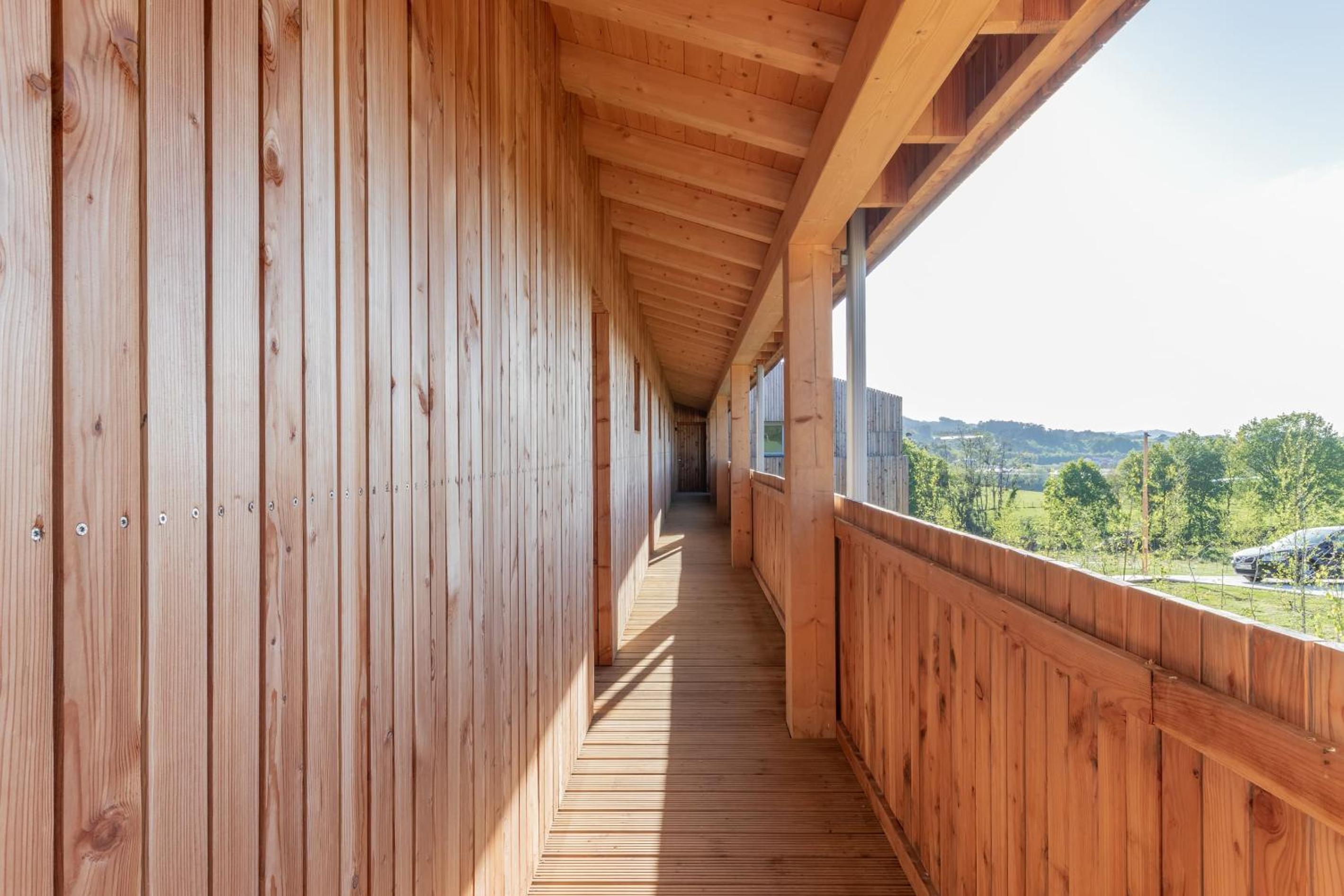 Apartment with Mountain View - Photo 8