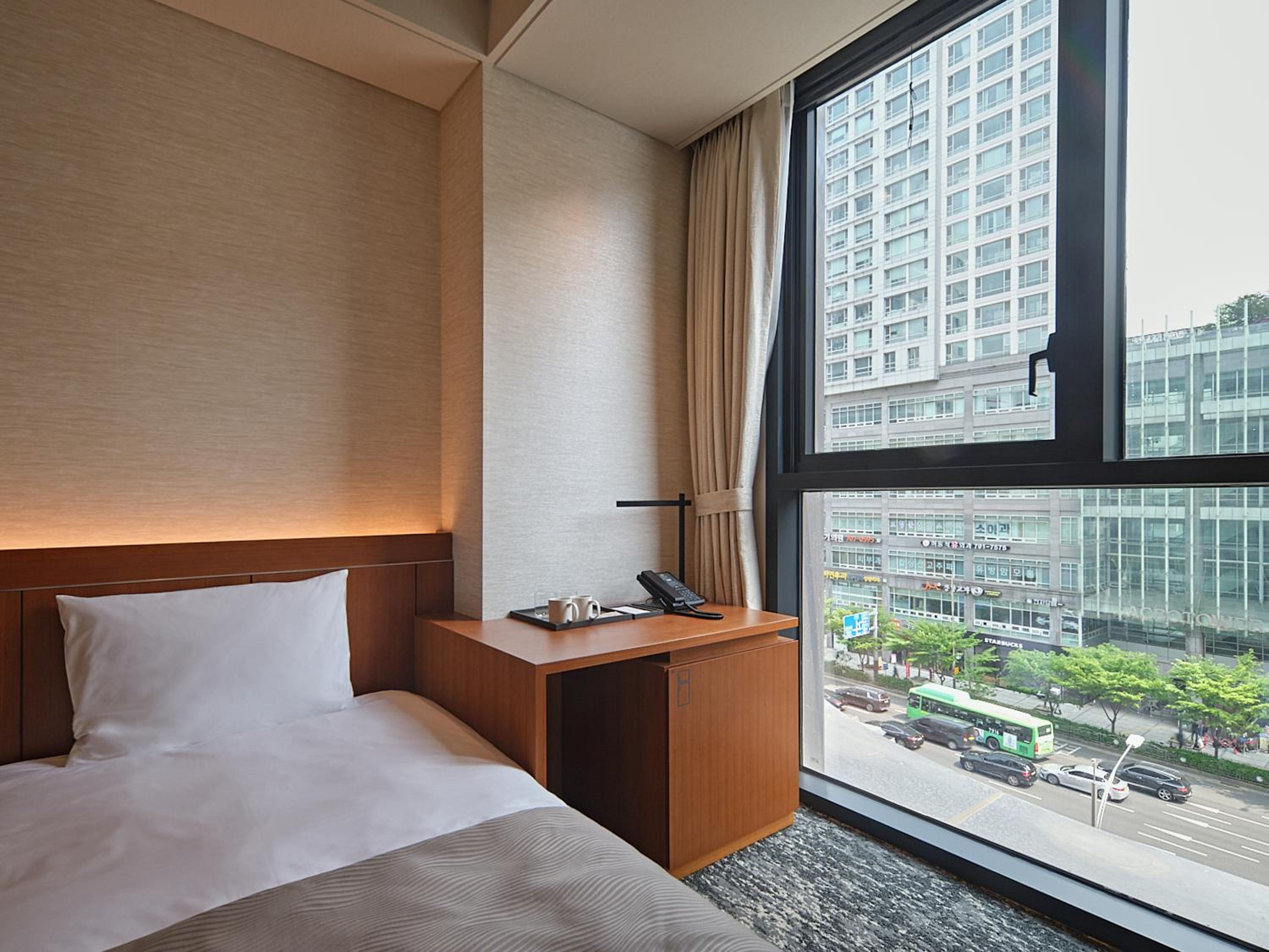 Twin Room - Disability Access - Photo 2