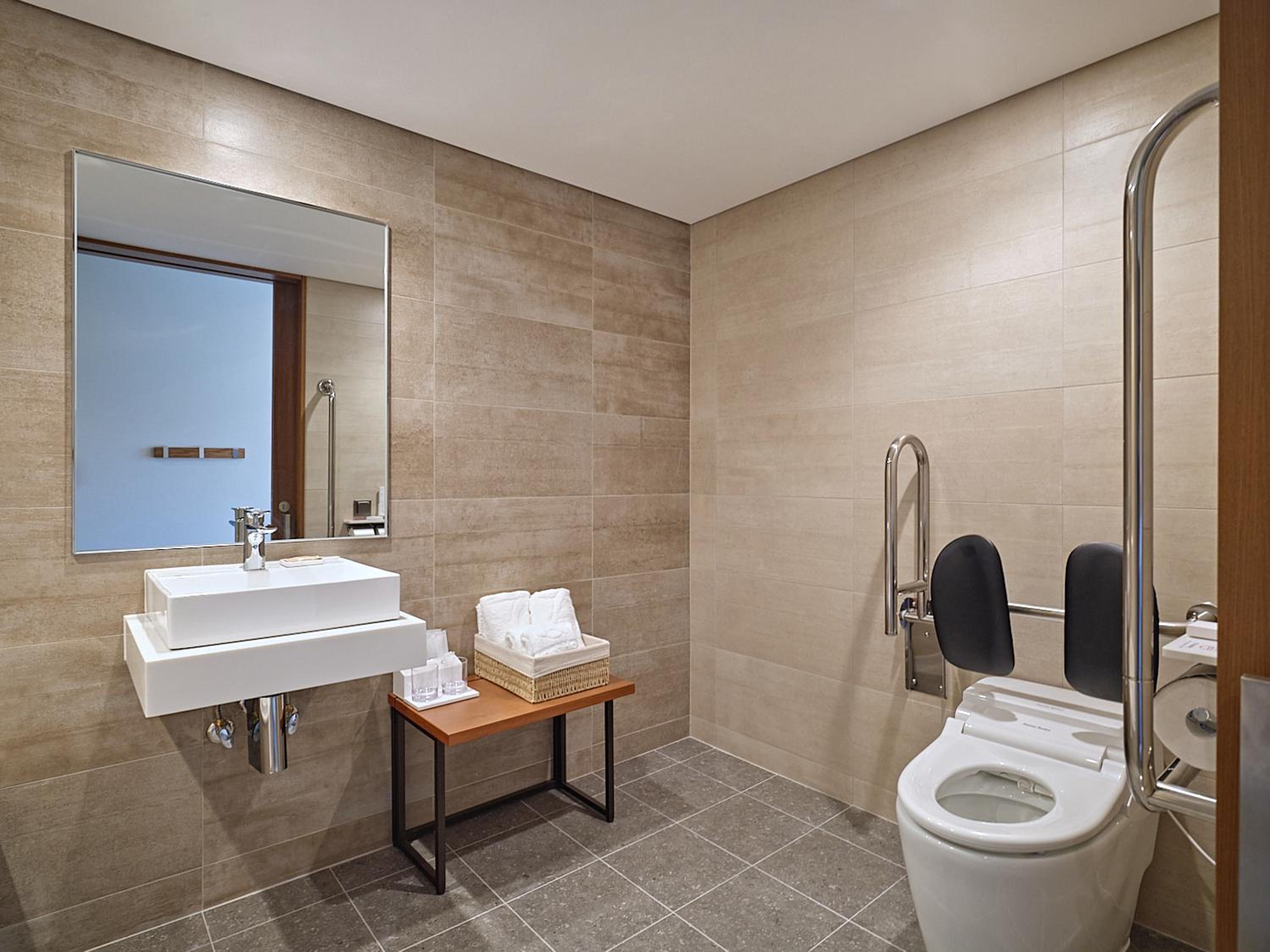 Twin Room - Disability Access - Photo 4