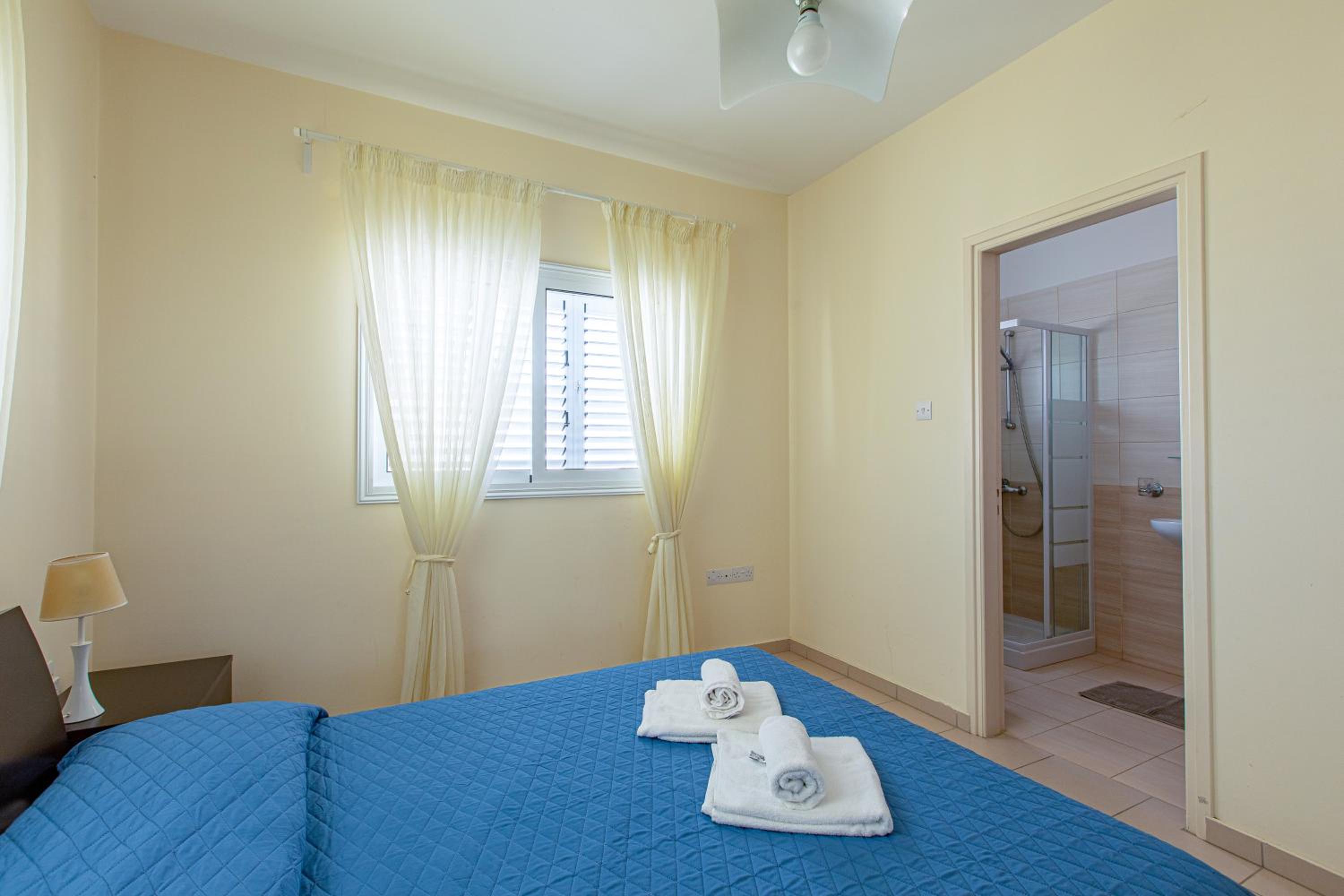 Villa photo 2