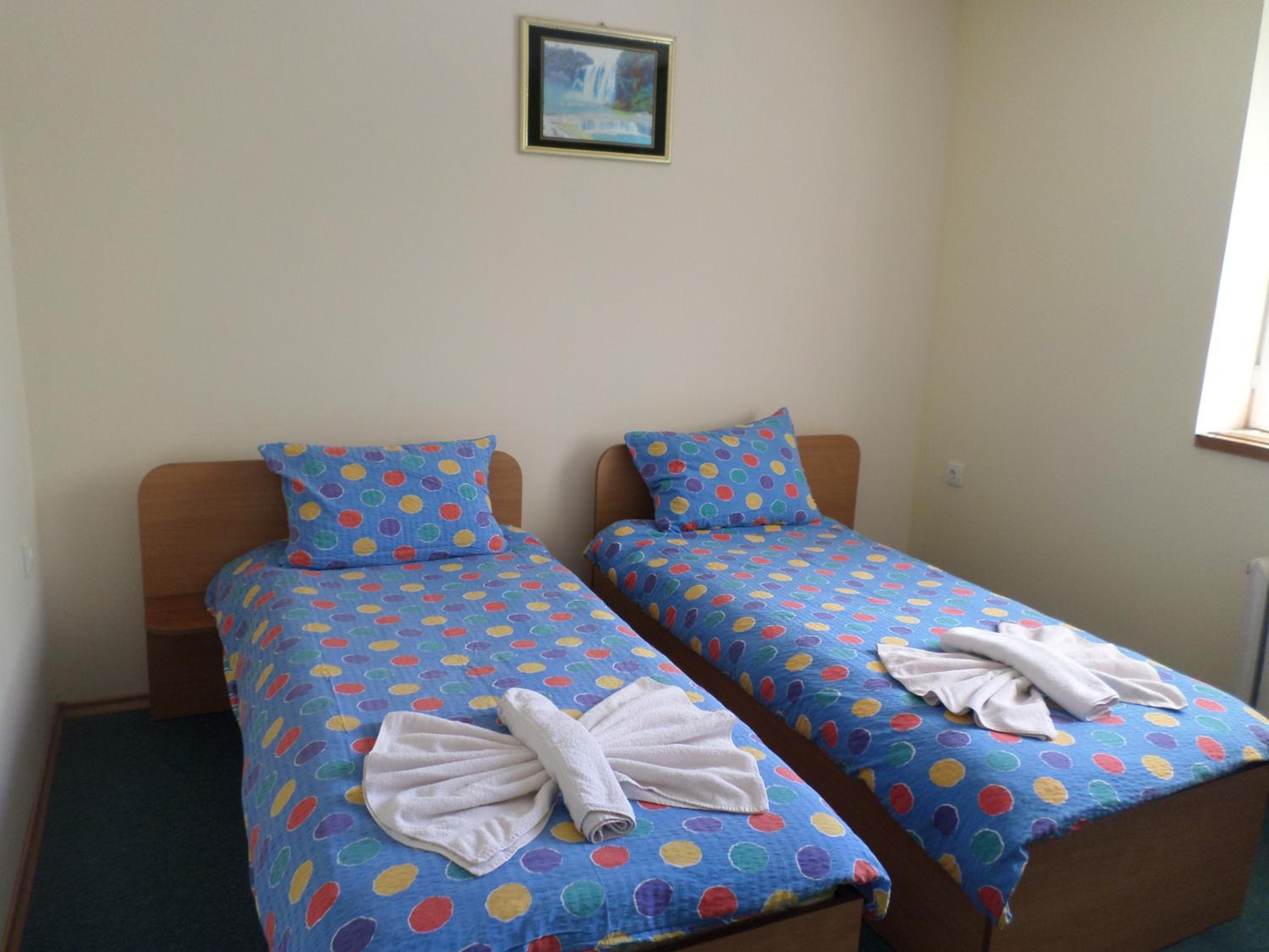 Double Room with Private Bathroom - Photo 10