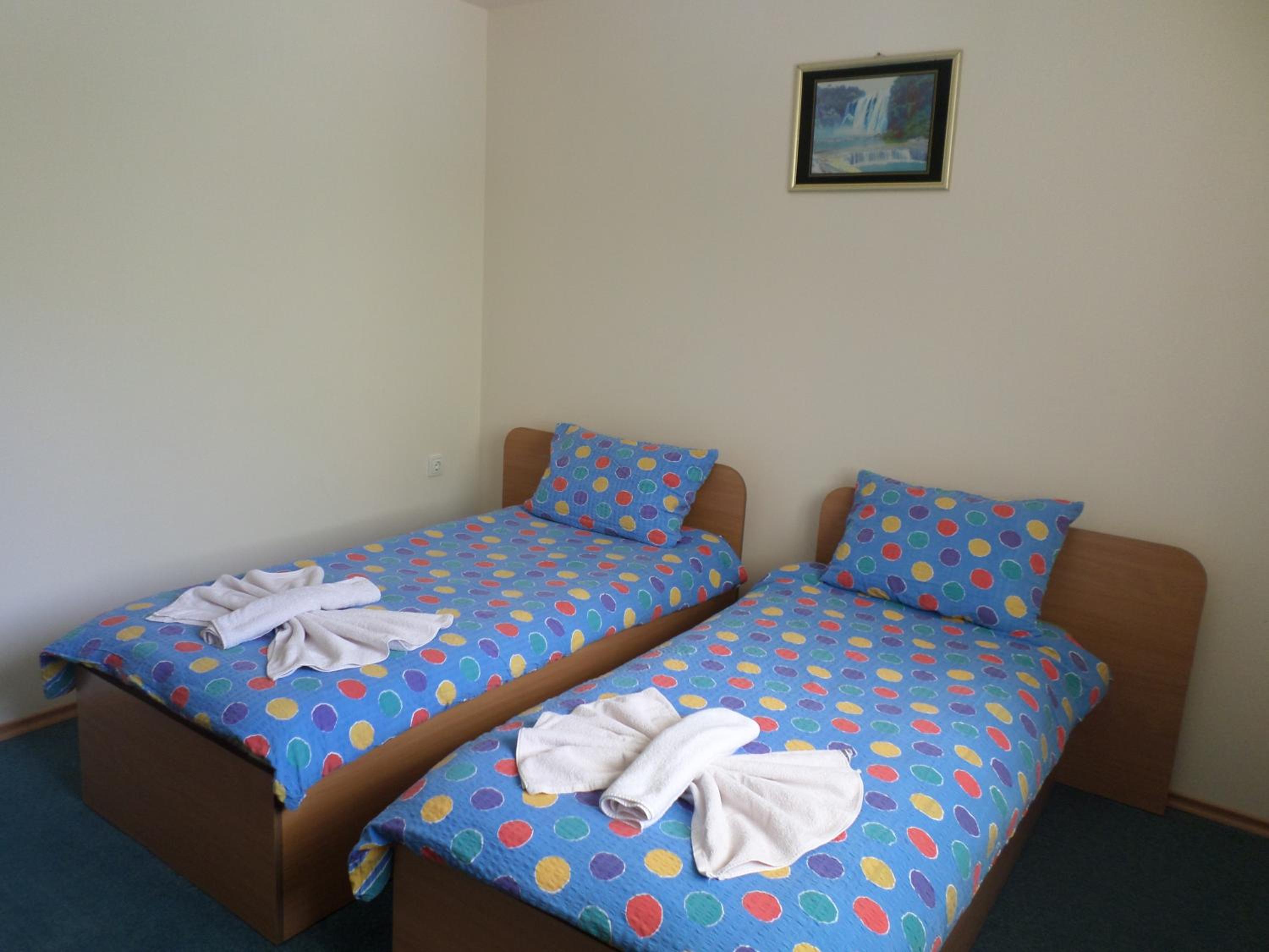 Double Room with Private Bathroom - Photo 13