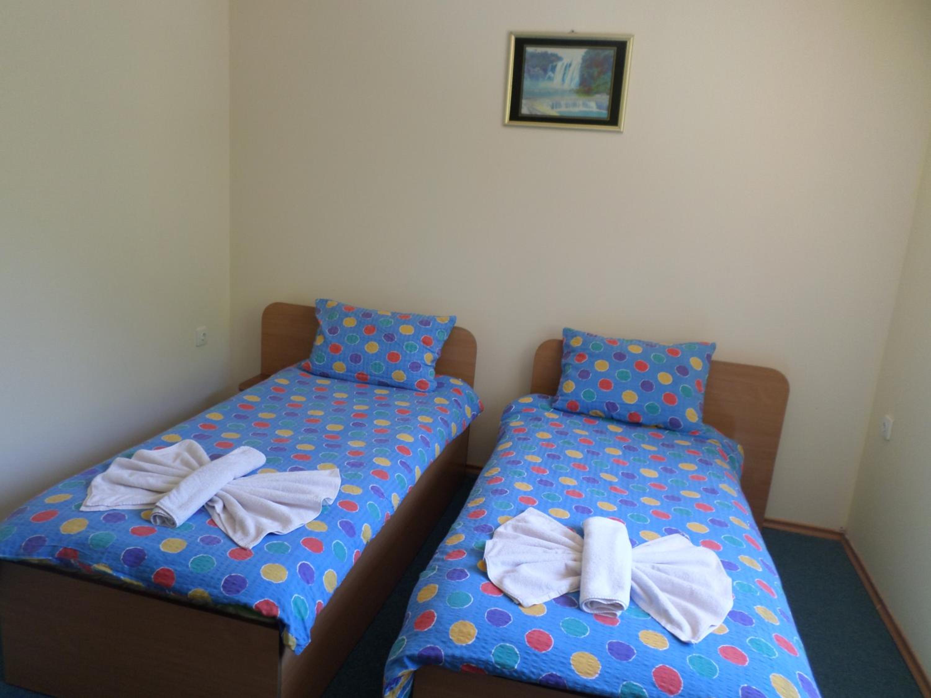 Double Room with Private Bathroom - Photo 9