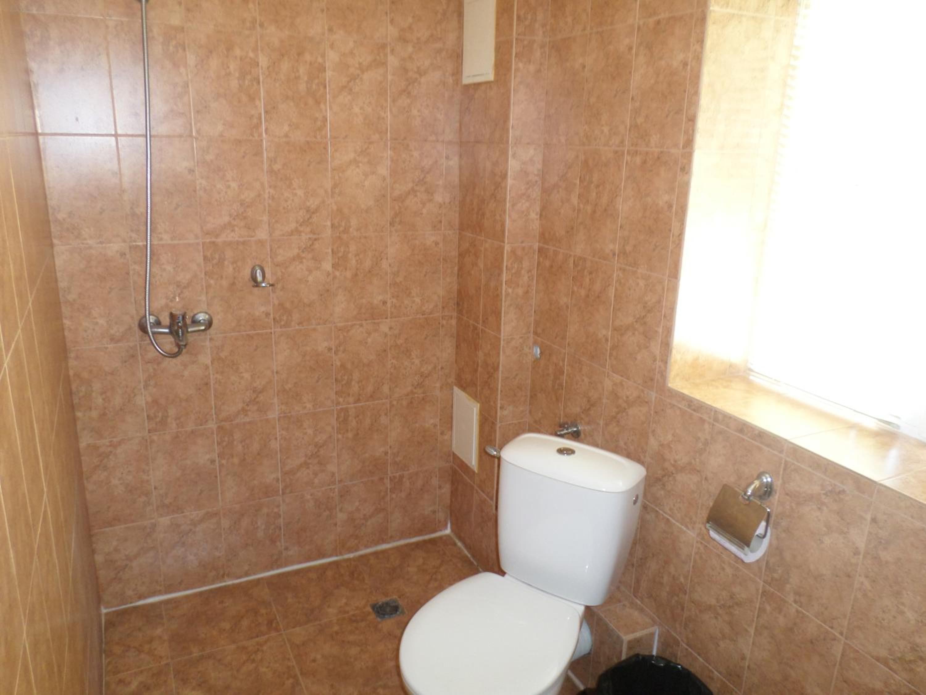 Double Room with Private Bathroom - Photo 12