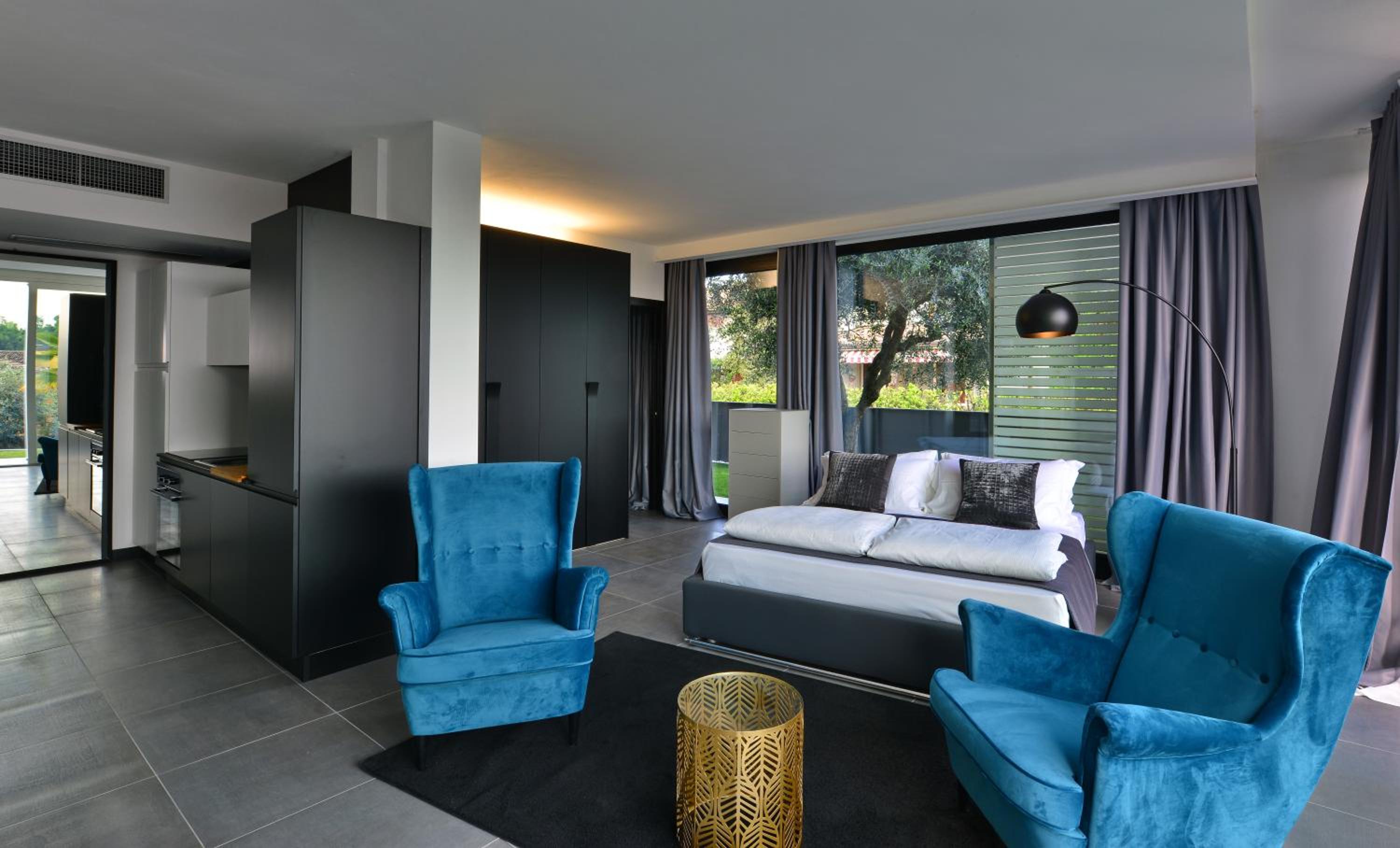 Apartment with Pool View 