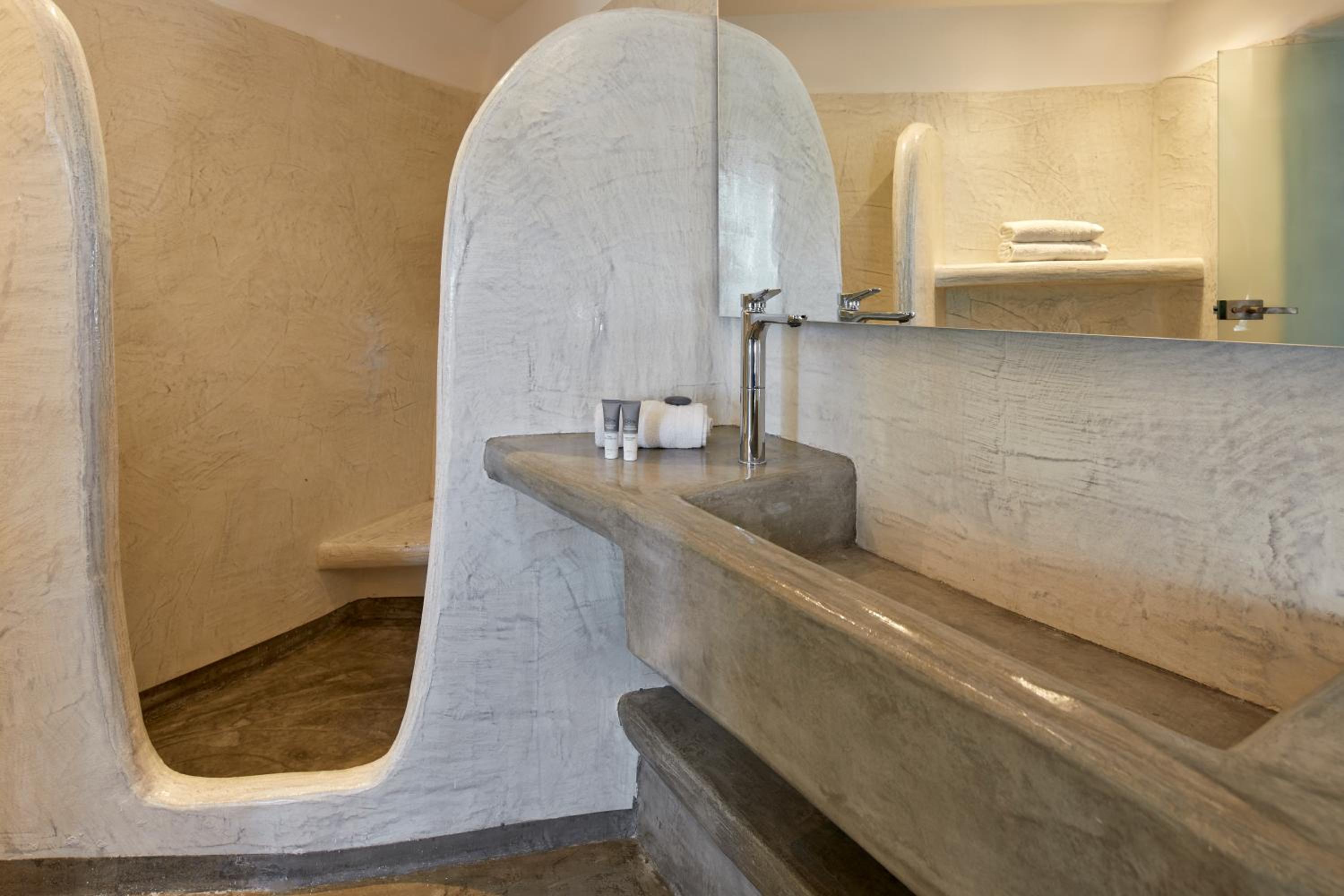 Cave Suite Outdoor Private Pool & Caldera View - Photo 4