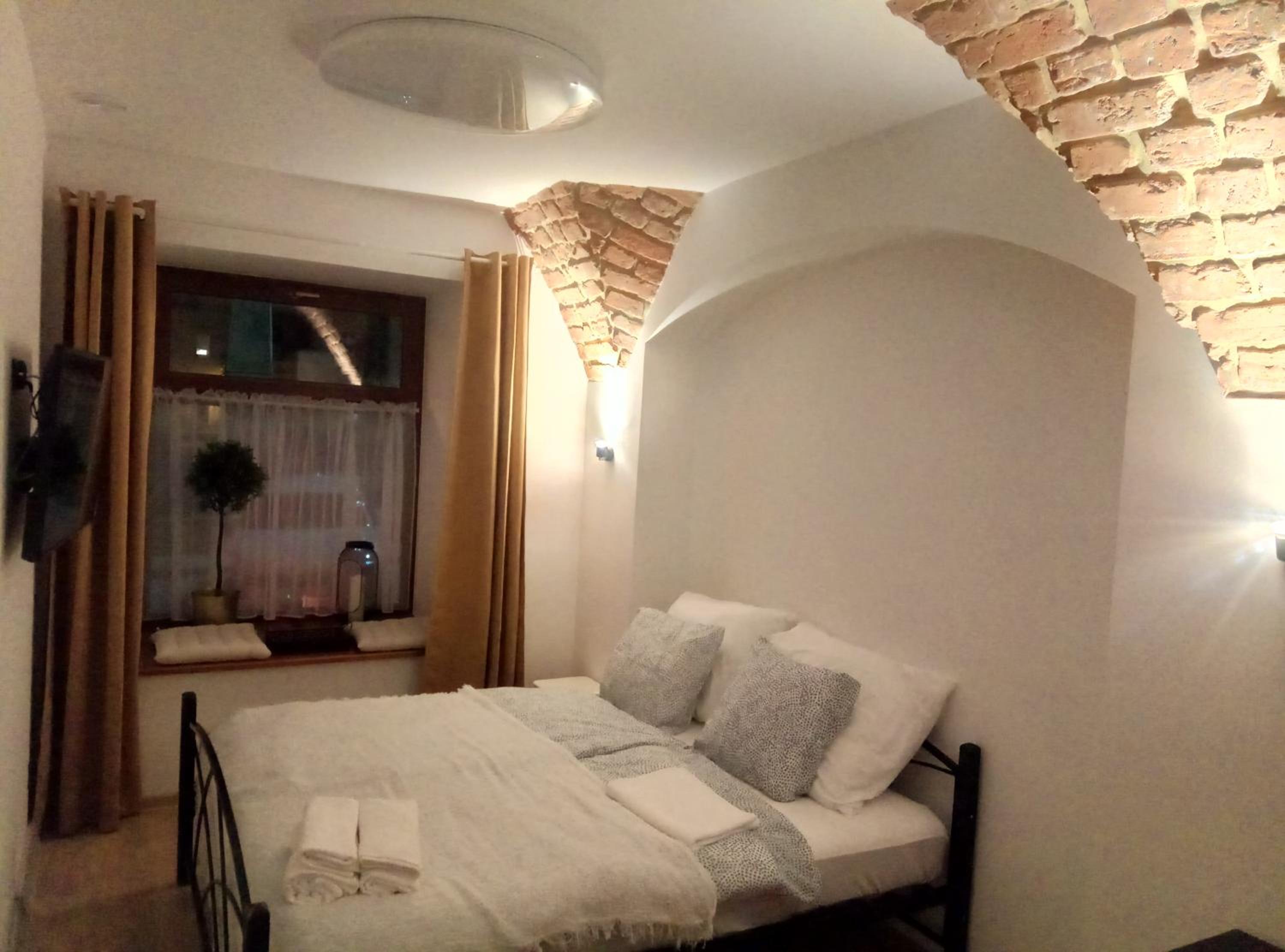 One-Bedroom Apartment - Photo 1