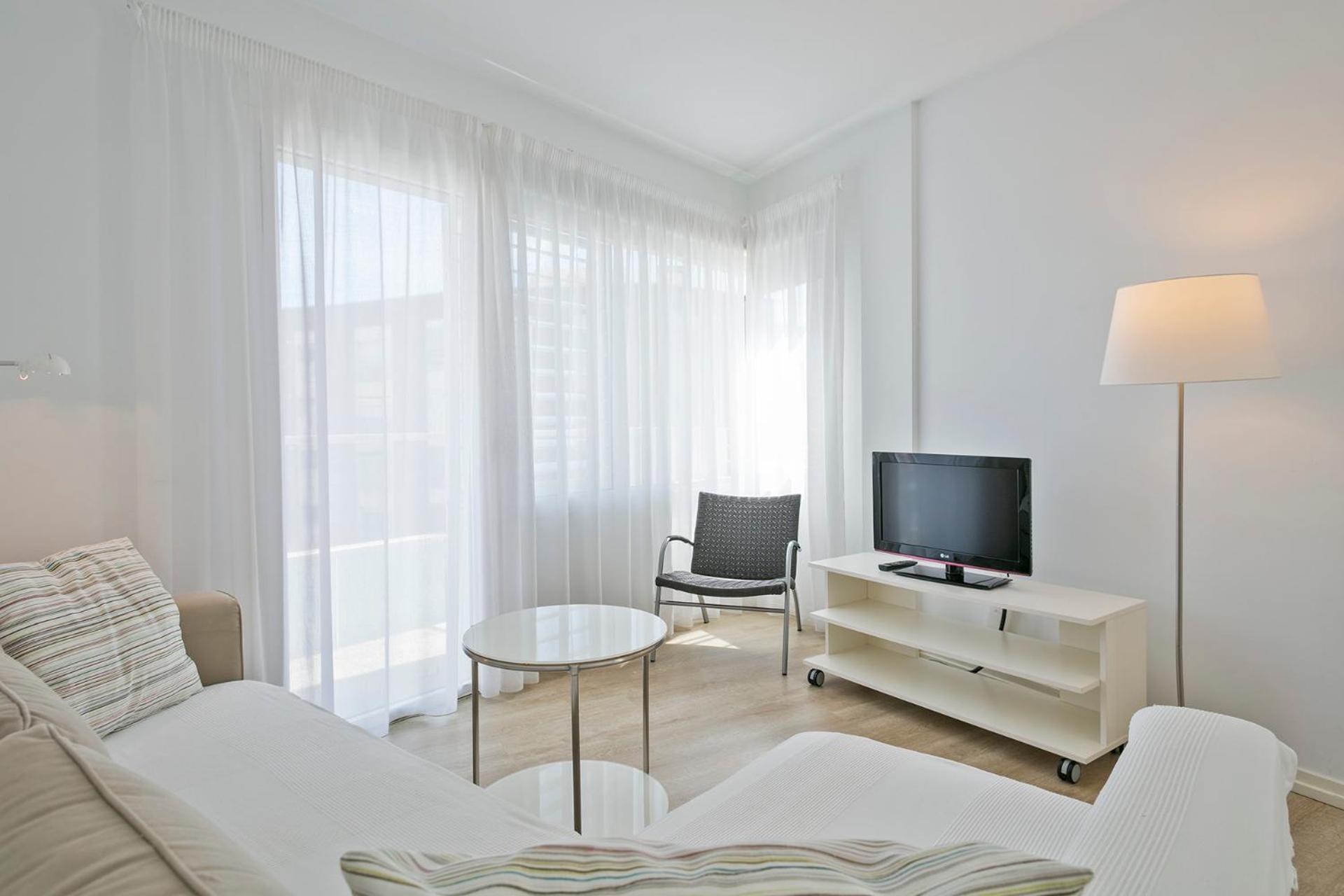 Two-Bedroom Apartment with Balcony photo 3