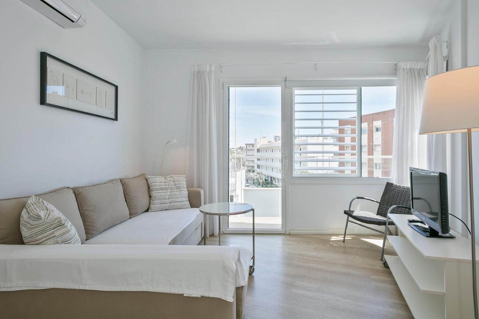 Two-Bedroom Apartment with Balcony photo 2